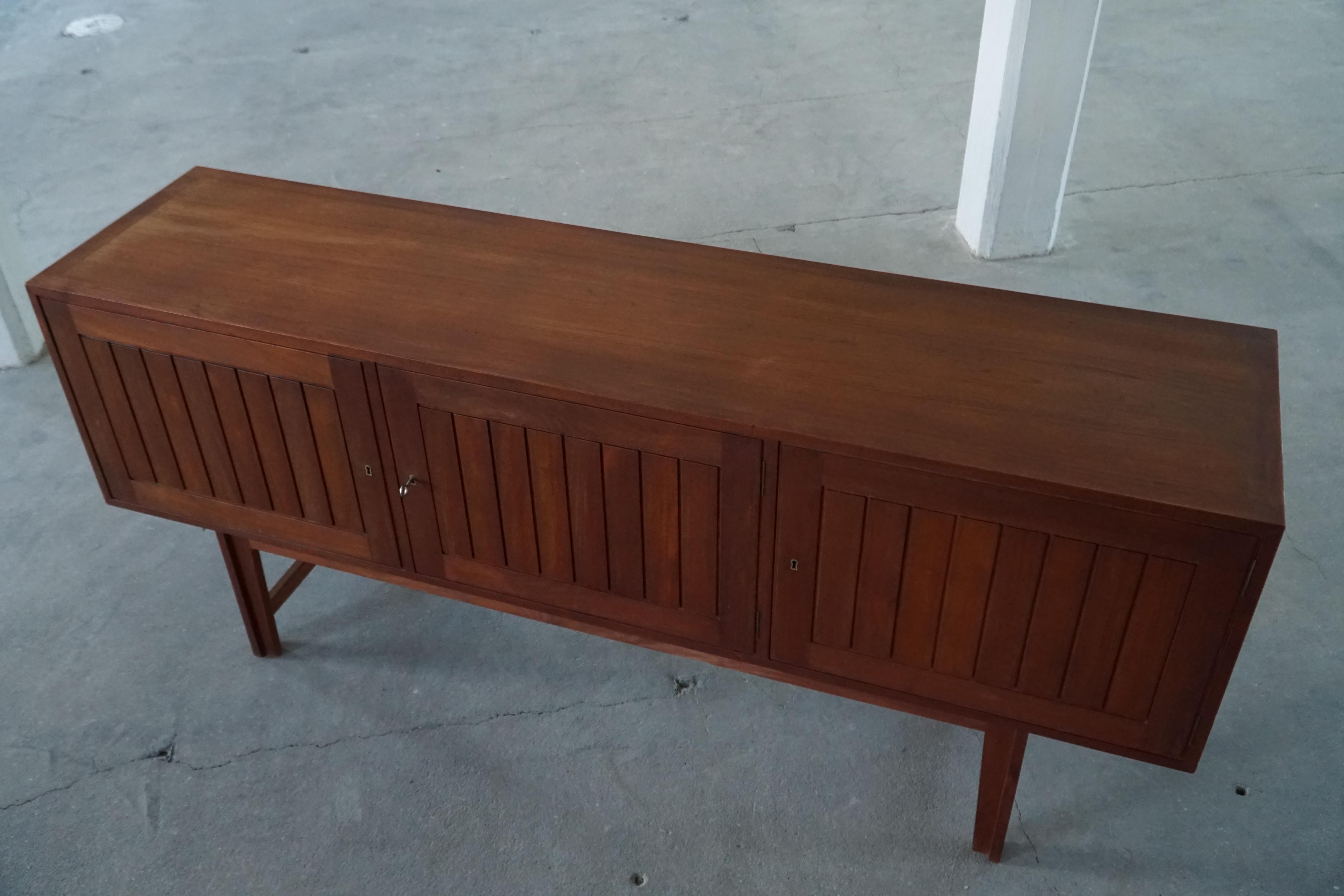 Kurt Østervig, Credenza bassa in teak, VAMO, metà secolo moderno danese, anni '60 in vendita 6