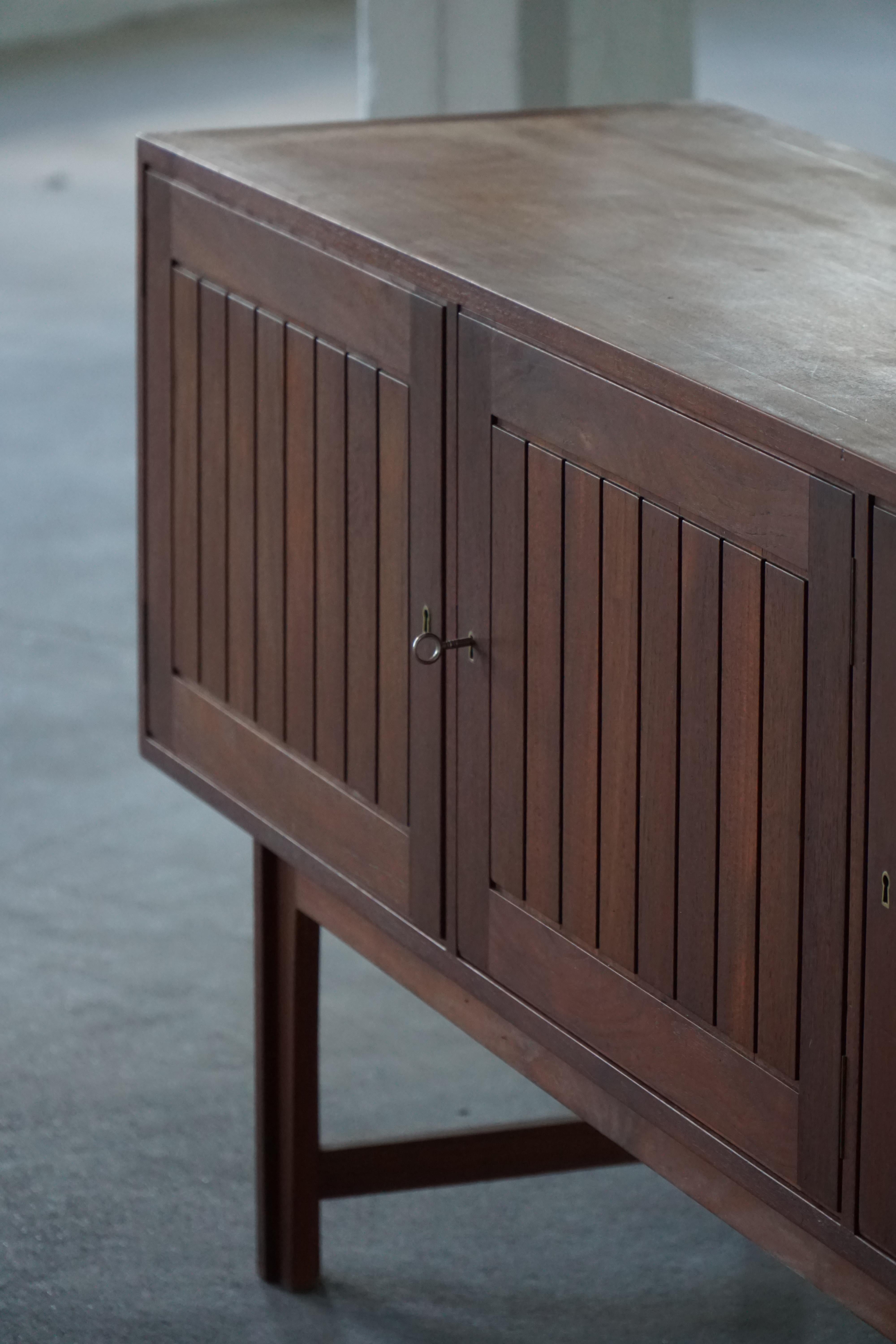 Kurt Østervig, Credenza bassa in teak, VAMO, metà secolo moderno danese, anni '60 in vendita 7