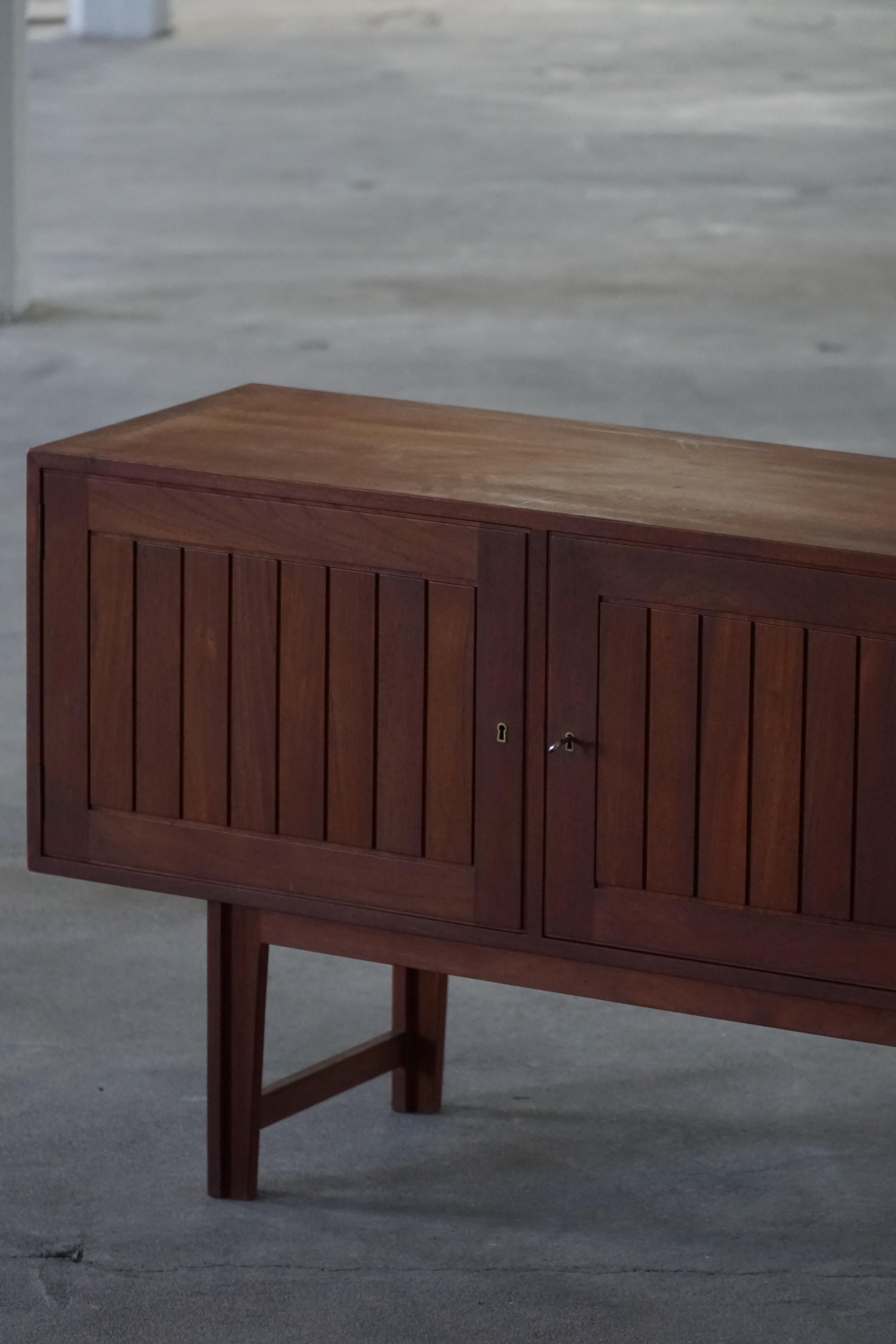 Kurt Østervig, Credenza bassa in teak, VAMO, metà secolo moderno danese, anni '60 in vendita 8
