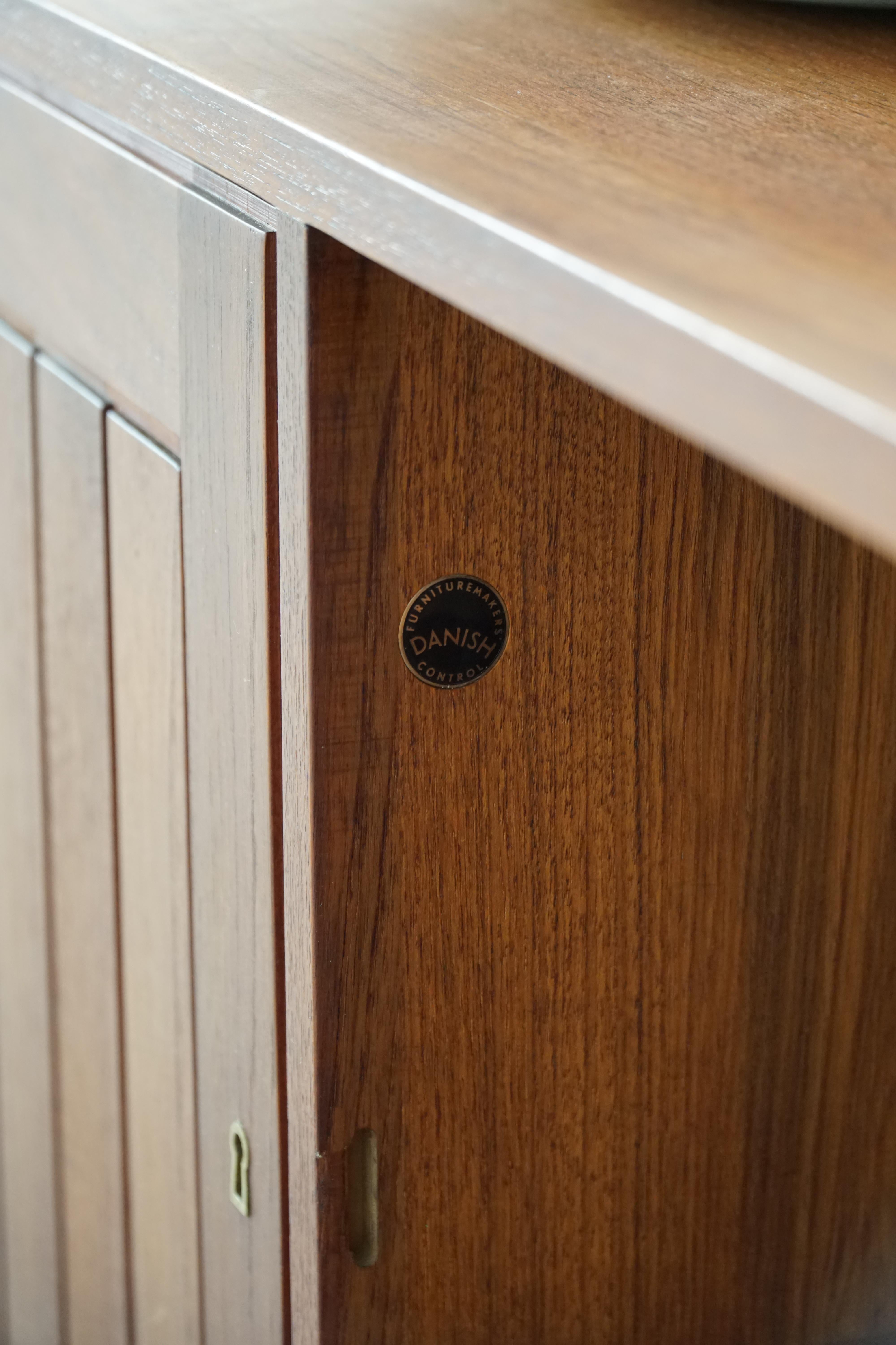 Kurt Østervig, Credenza bassa in teak, VAMO, metà secolo moderno danese, anni '60 in vendita 10