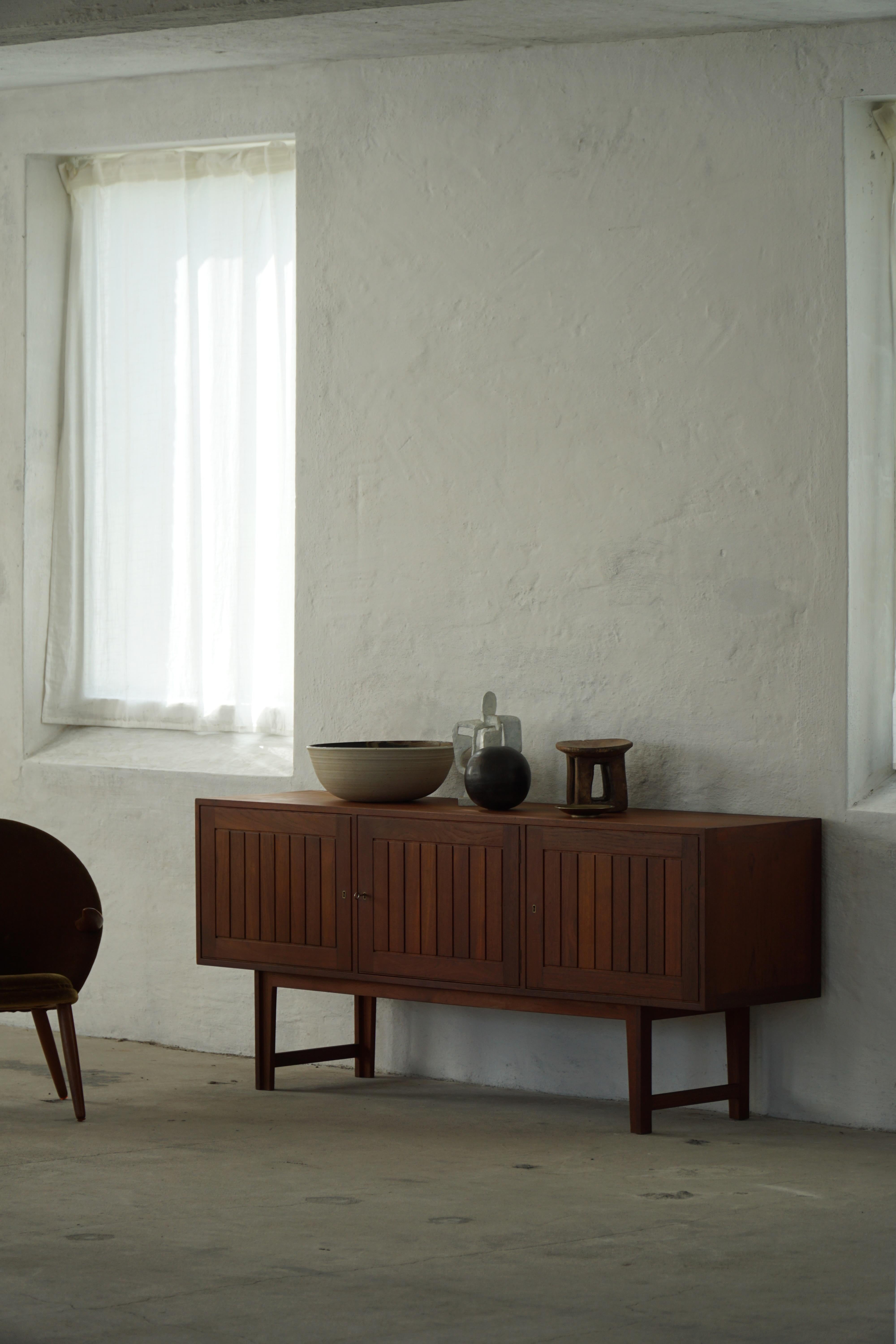 Kurt Østervig, Credenza bassa in teak, VAMO, metà secolo moderno danese, anni '60 in vendita 12