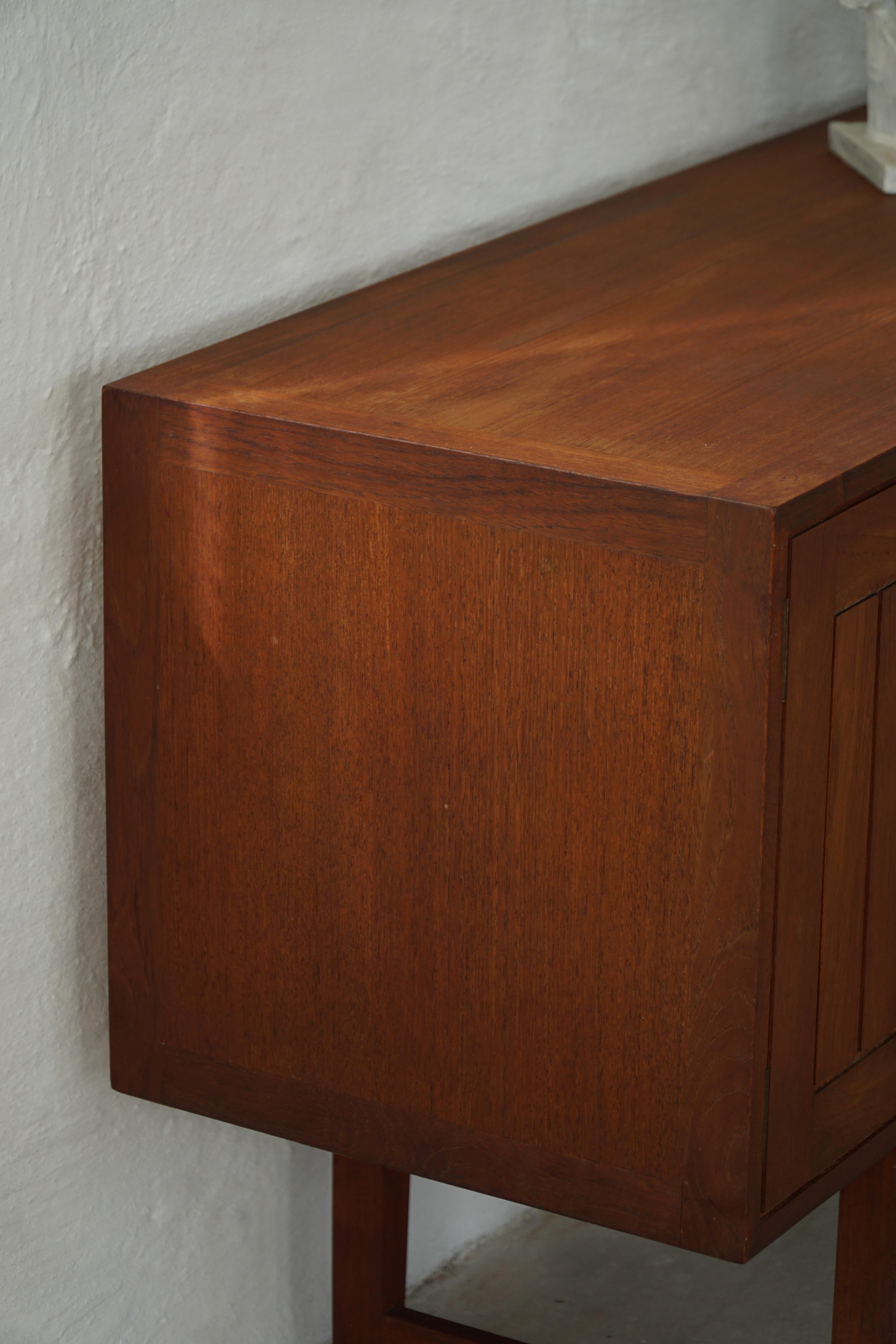 XX secolo Kurt Østervig, Credenza bassa in teak, VAMO, metà secolo moderno danese, anni '60 in vendita