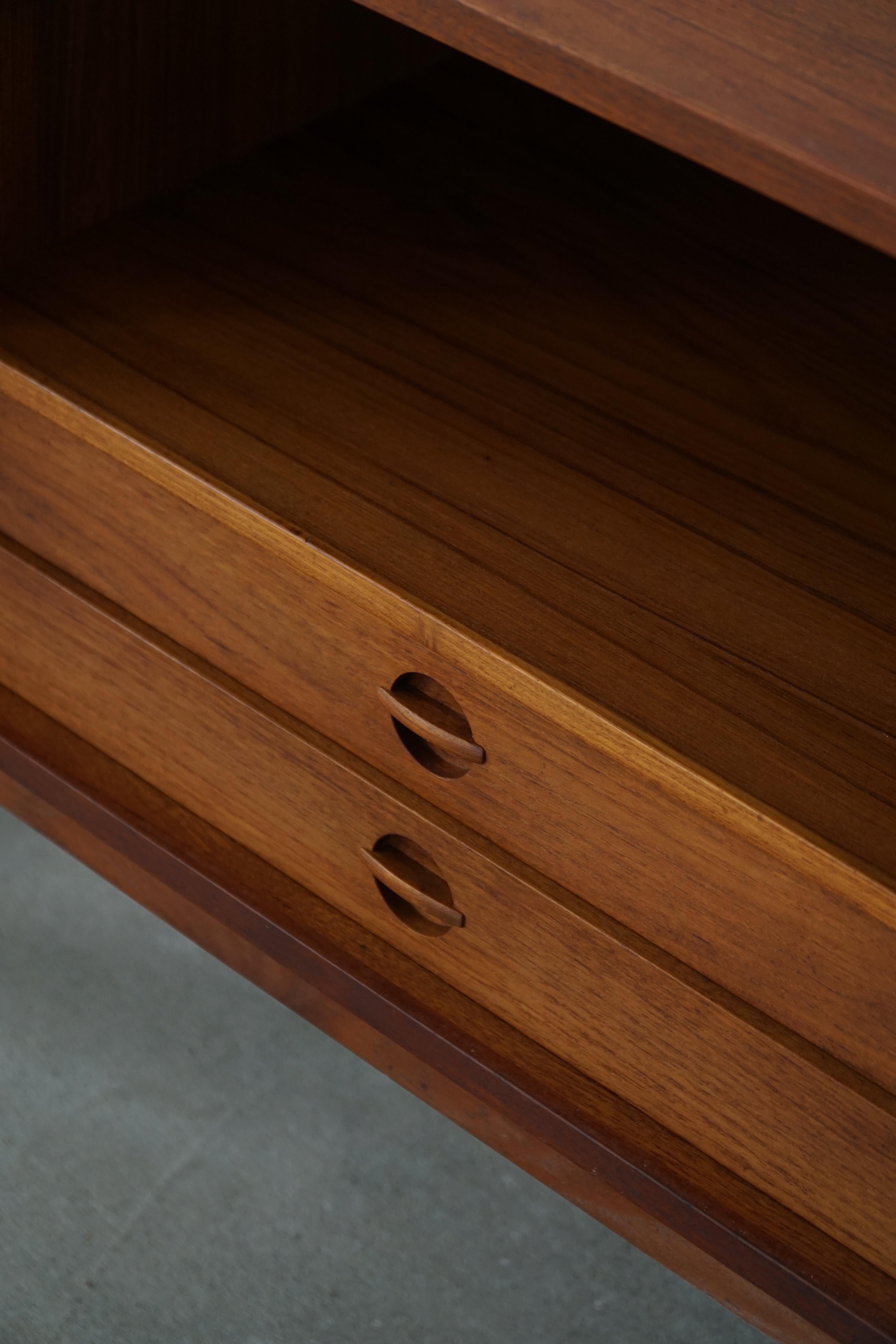 Kurt Østervig, Credenza bassa in teak, VAMO, metà secolo moderno danese, anni '60 in vendita 1