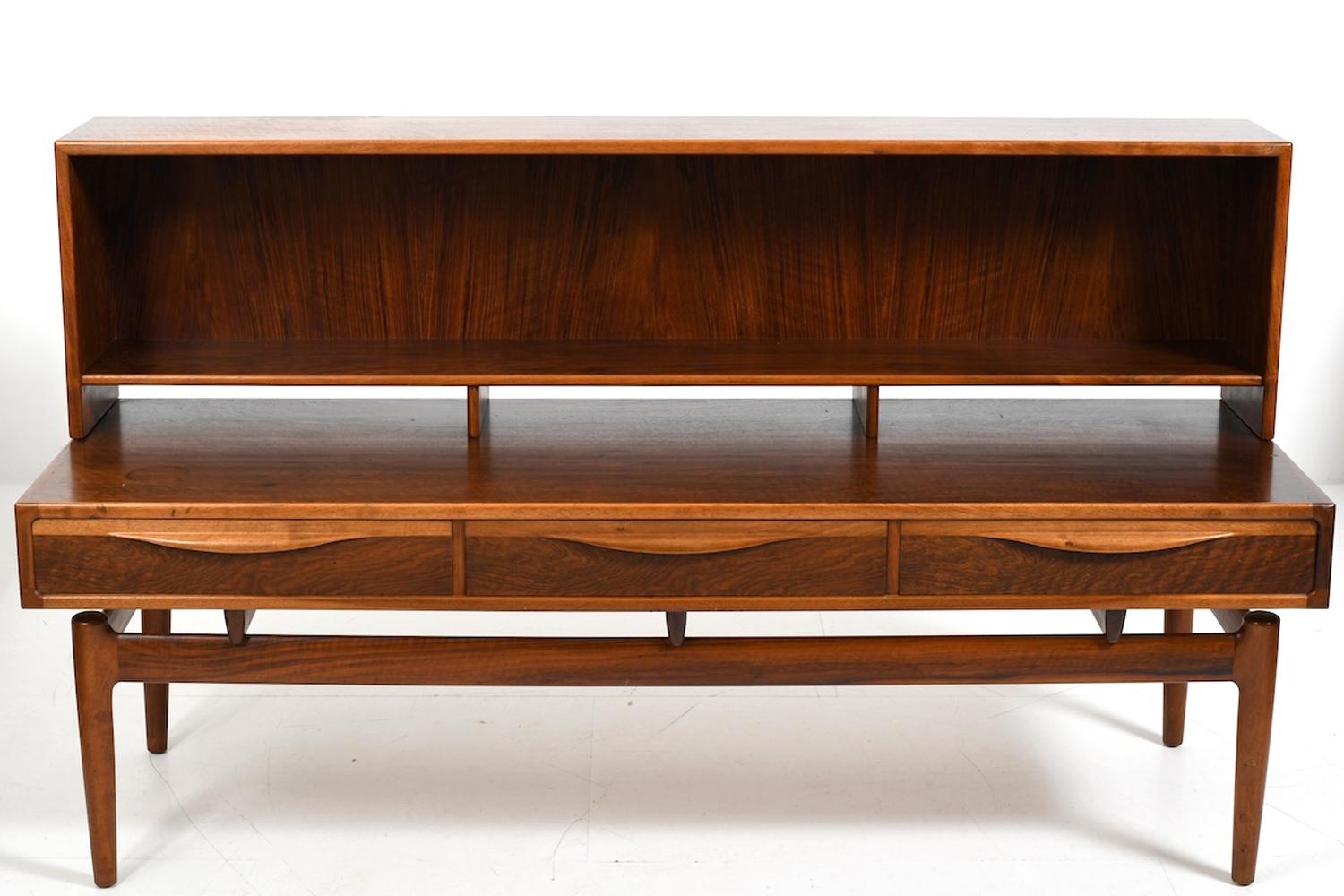 Kurt Østervig Low Walnut Sideboard with Bookcase Top 1950s In Good Condition For Sale In Handewitt, DE