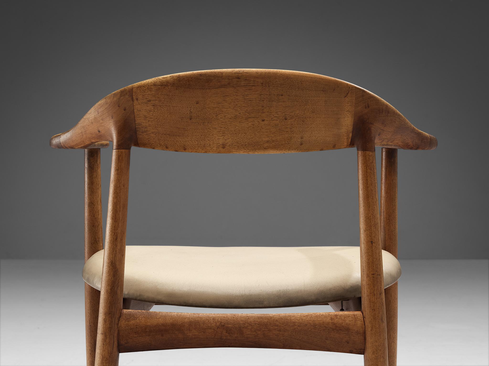 Scandinave moderne Kurt Østervig Paire de fauteuils en teck et cuir beige  en vente