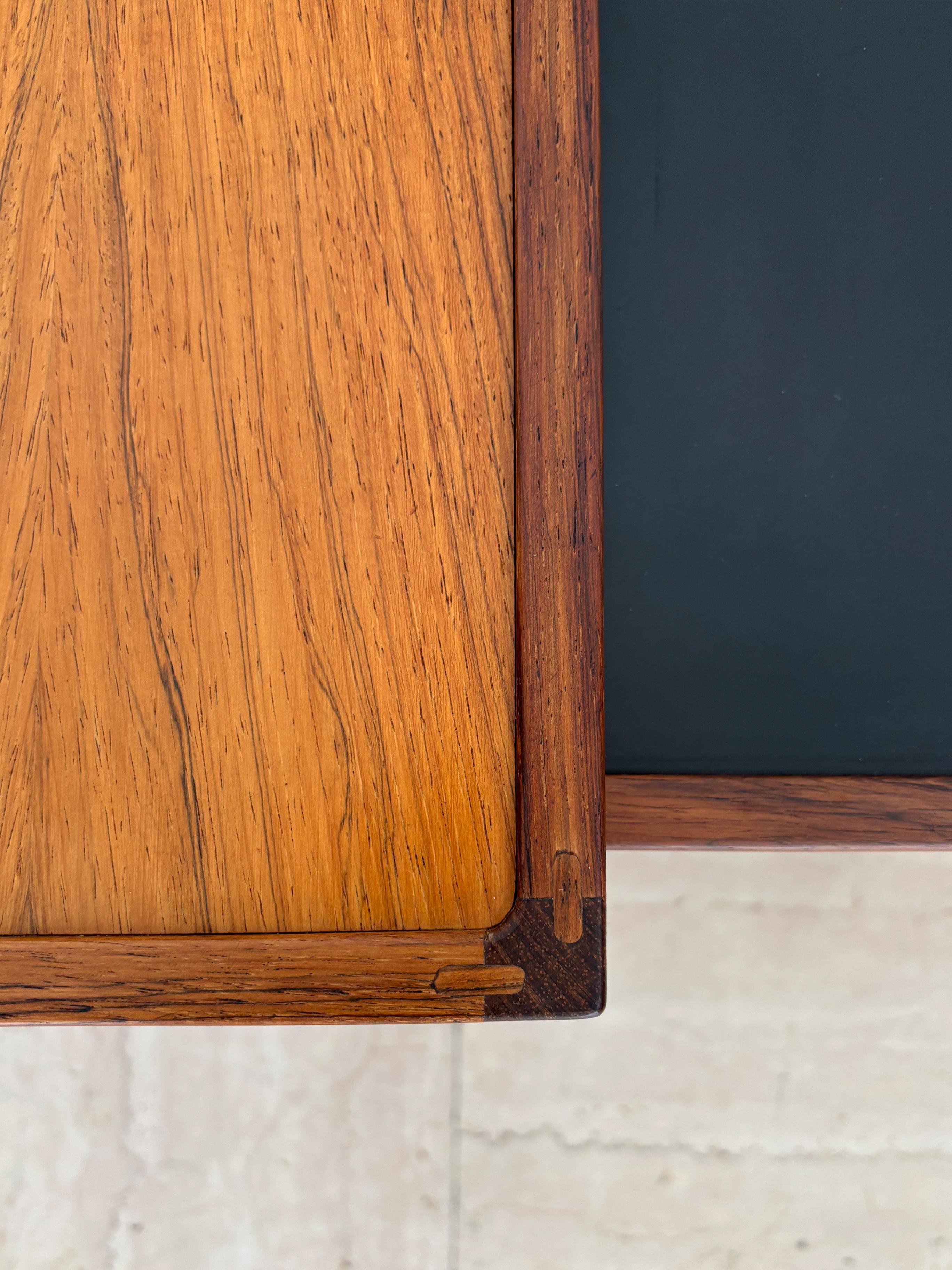 Kurt Østervig Tavolini scandinavi in legno e formica del Medioevo, Danimarca 1960 in vendita 9