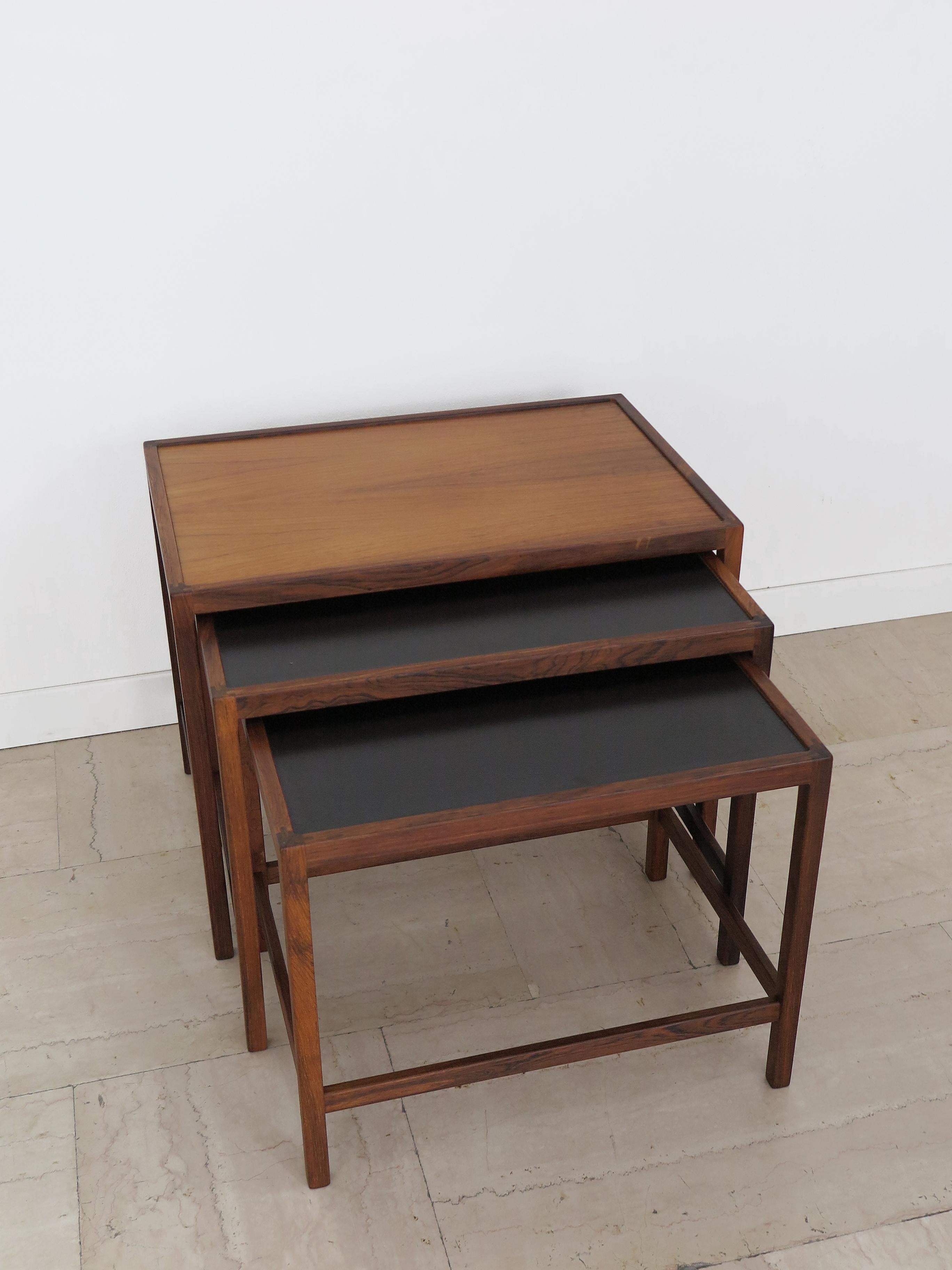 Kurt Østervig Tavolini scandinavi in legno e formica del Medioevo, Danimarca 1960 In condizioni buone in vendita a Reggio Emilia, IT