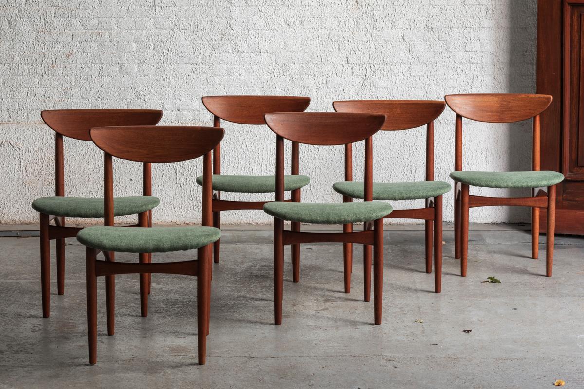 Set of 6 dining chairs Model 107 by Kurt Østervig for KP Mobler, Danish design from the 1960s. The sleek and elegant back rests upon a solid teak wooden frame with newly upholstered seats in a green fabric. One chair had a professional restauration