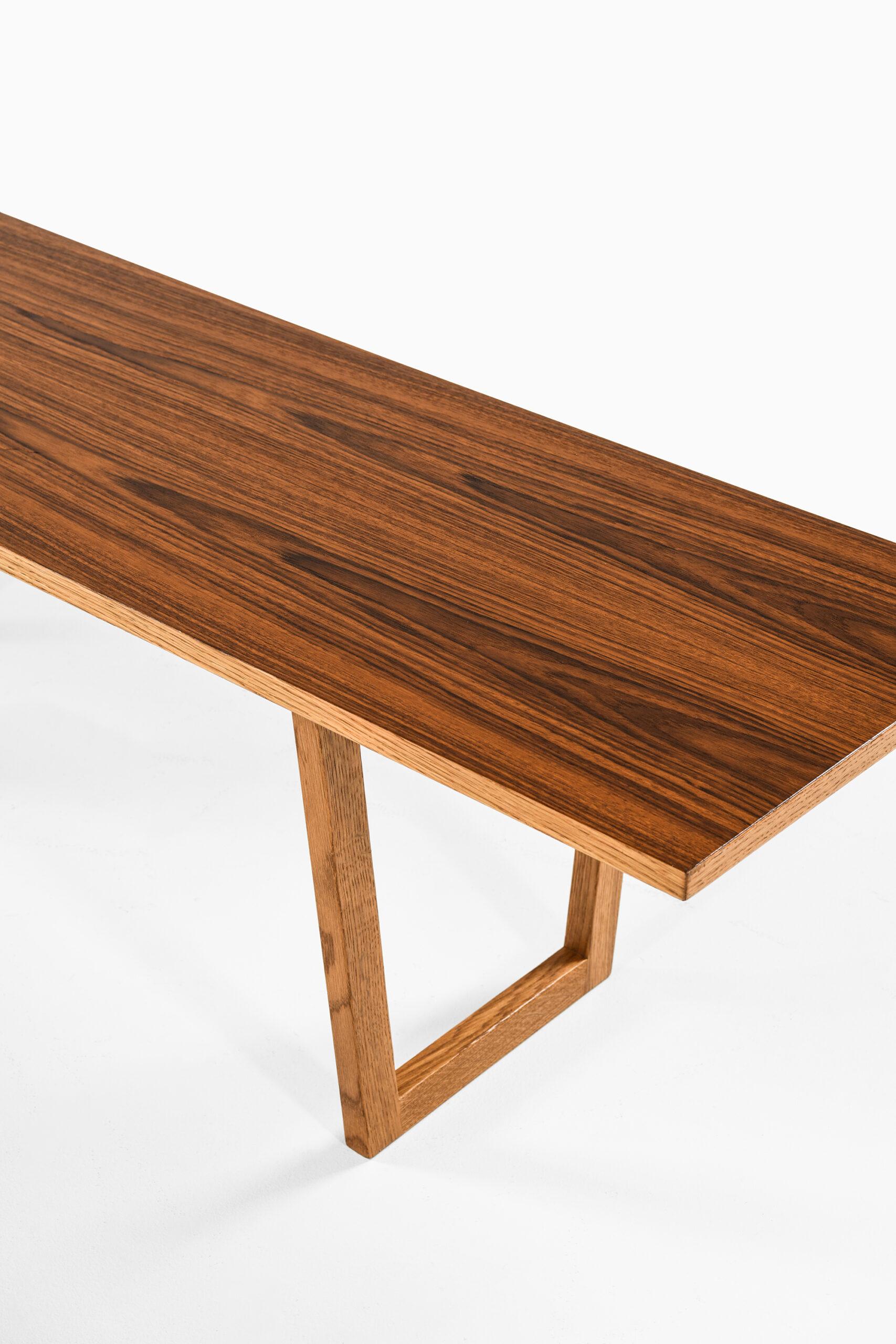 Très rare et longue table d'appoint ou banc conçu par Kurt Østervig. Produit par Jason Møbler au Danemark.
