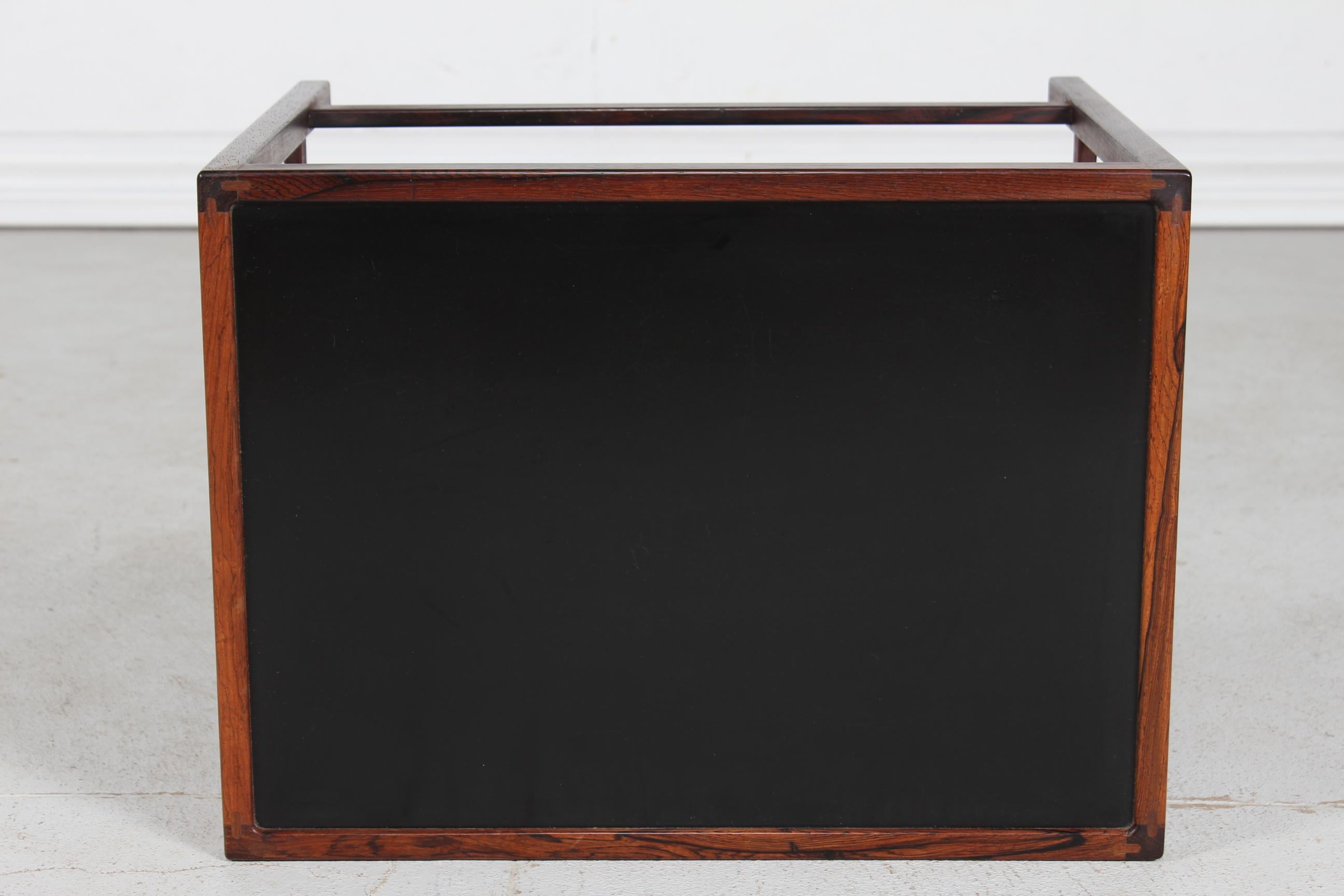 Table d'appoint Kurt Østervig en bois de rose et formica noir fabriquée au Danemark dans les années 1960 en vente 1