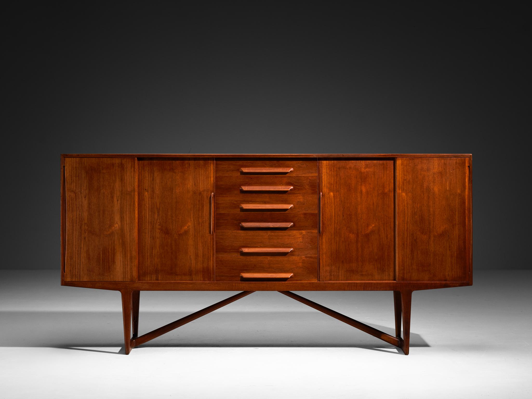 Kurt Østervig Sideboard in Walnut In Good Condition For Sale In Waalwijk, NL