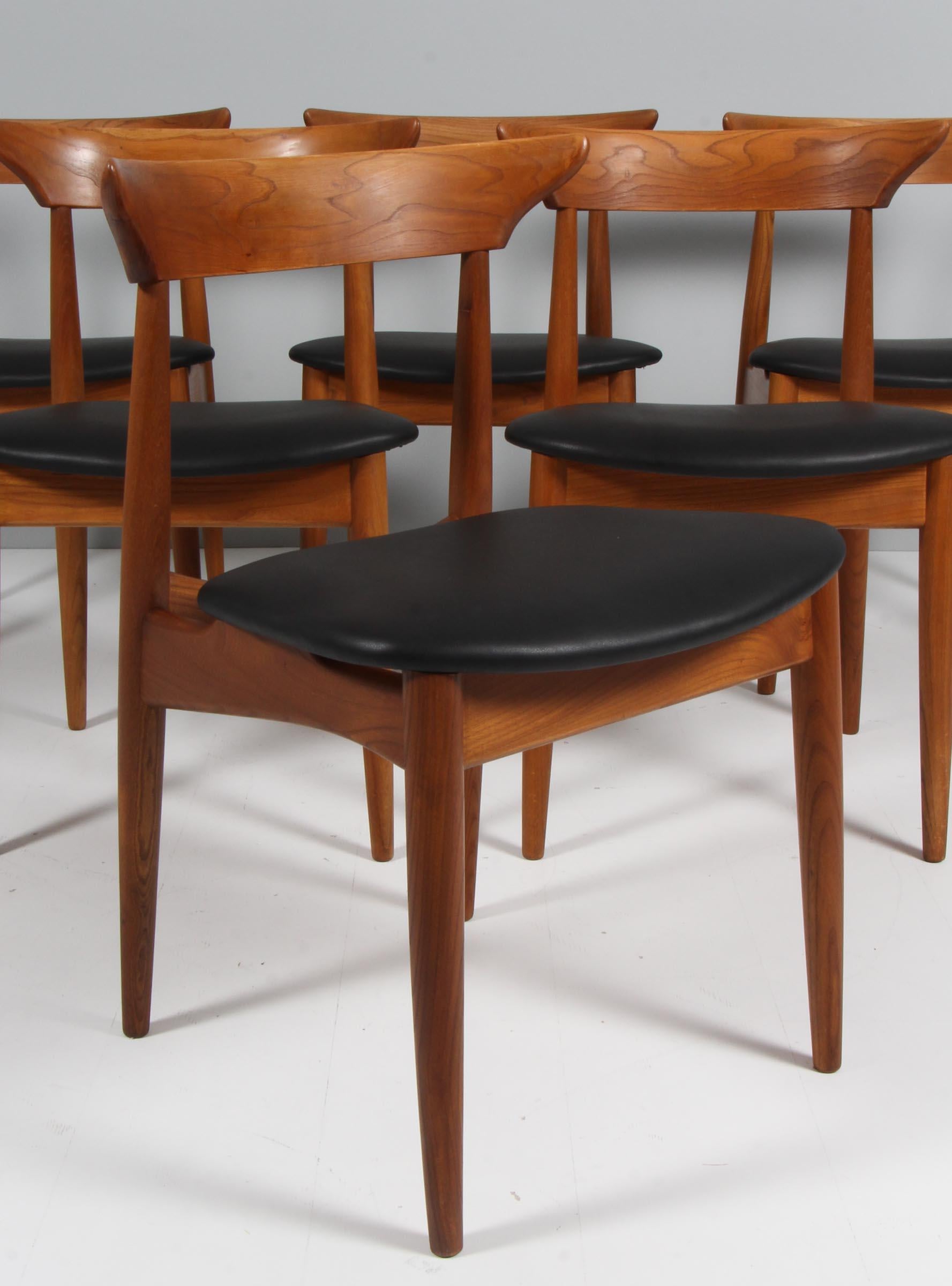Kurt Østervig six dining chairs made in walnut.

 New upholstered with black aniline leather. 

