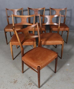 Kurt Østervig, Sechs Esszimmerstühle aus Teak und Buche Cognac Anilinleder