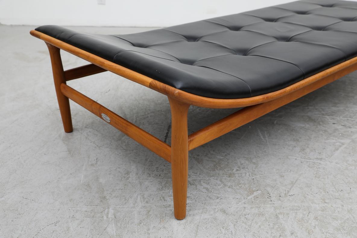 Kurt Østervig Getuftetes Schwarzes Leder & Eiche Modell 311 Liege von Matzform (Neuauflage) im Angebot 6