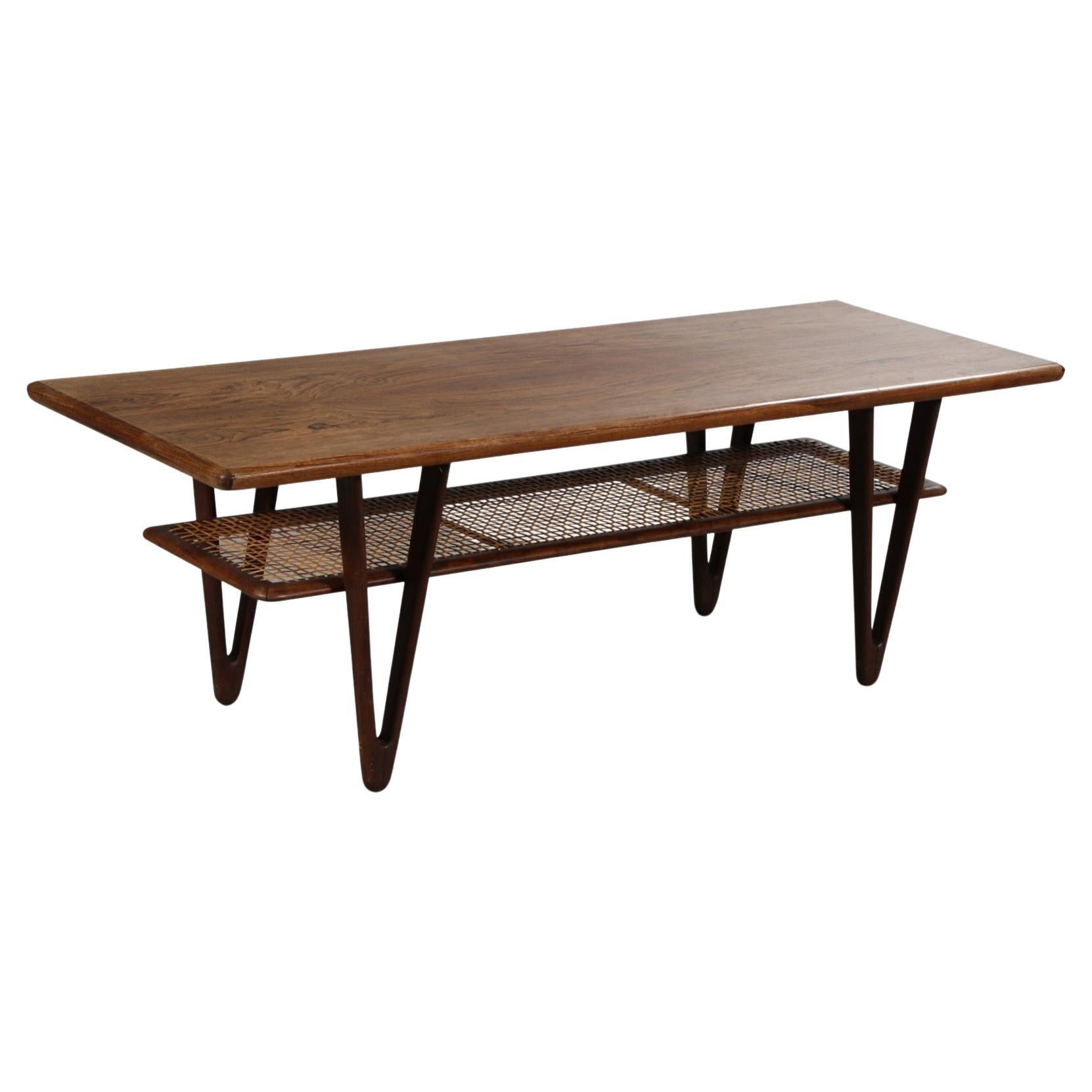 Kurt Østervig Table basse à pieds en V en palissandre + canne à sucre en vente