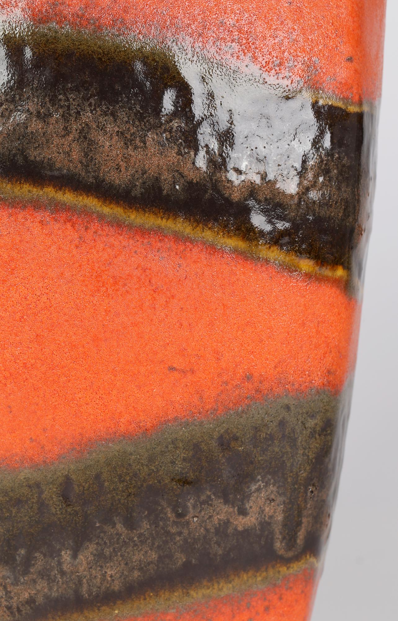 20ième siècle Kurt Tschrner - Vase en poterie d'art émaillée orange Rusha du milieu du siècle dernier en vente