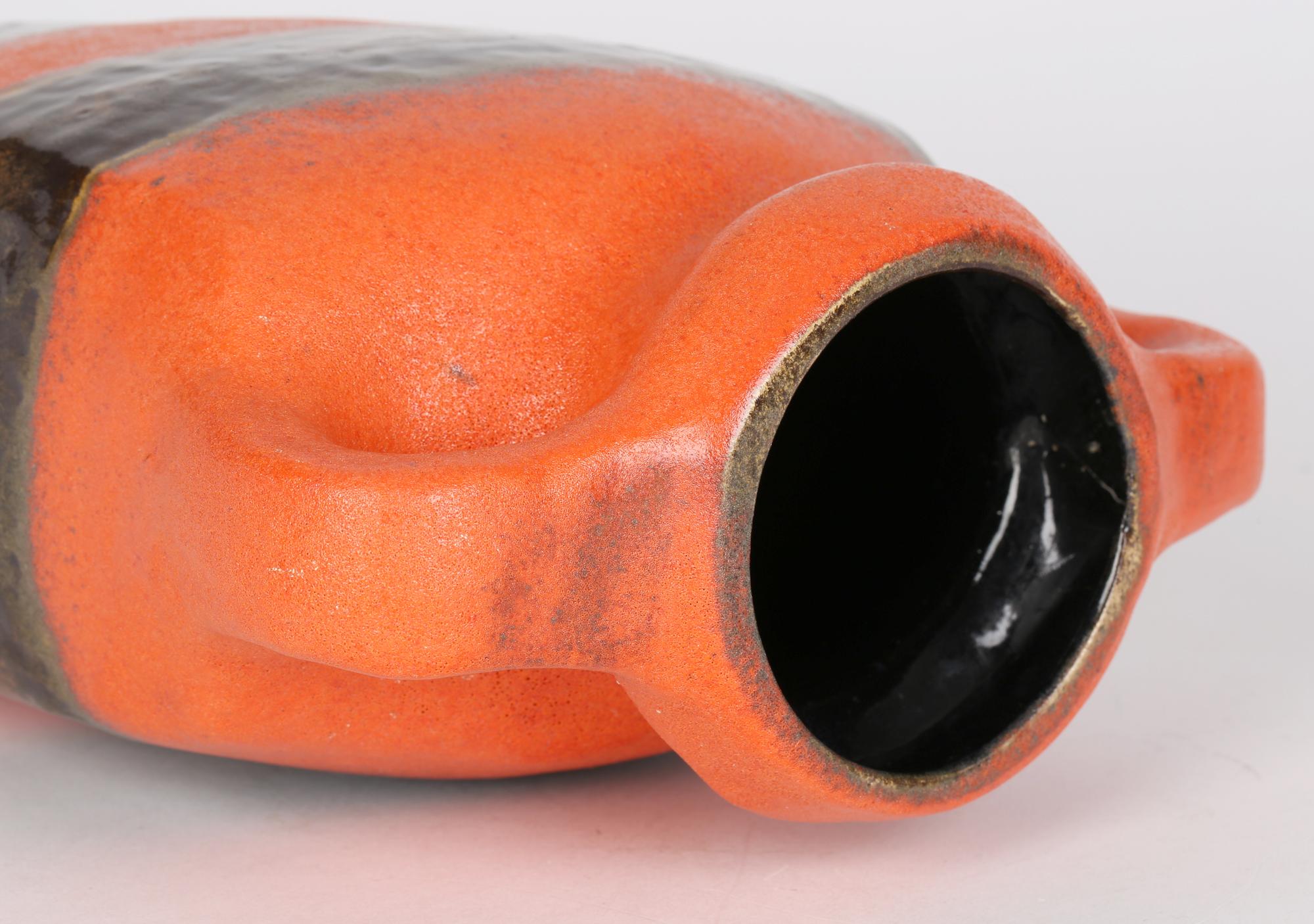 Poteries Kurt Tschrner - Vase en poterie d'art émaillée orange Rusha du milieu du siècle dernier en vente