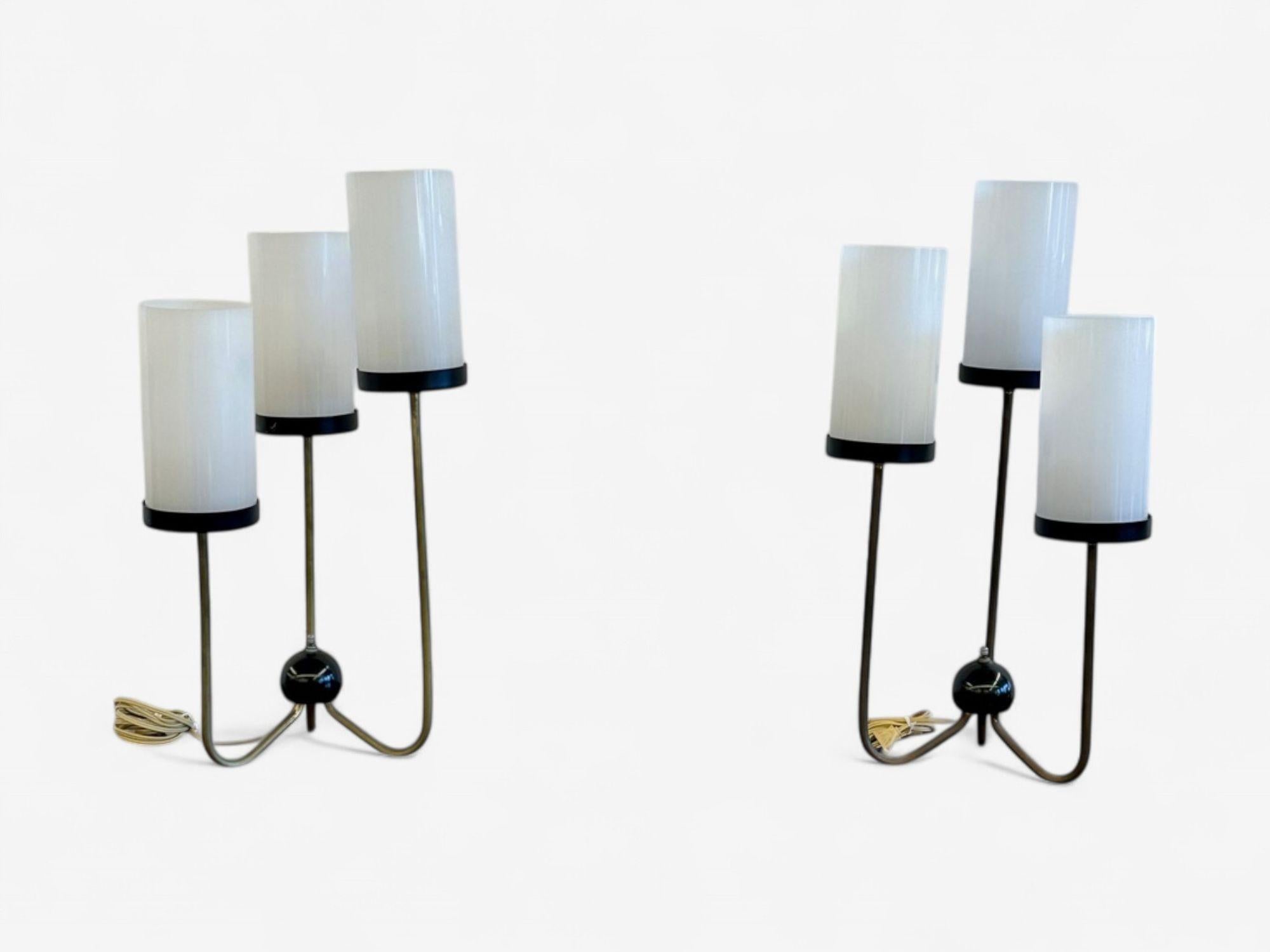 Américain Kurt Versen , Modernité du milieu du siècle, laiton, lampes de table, États-Unis, années 1960 en vente