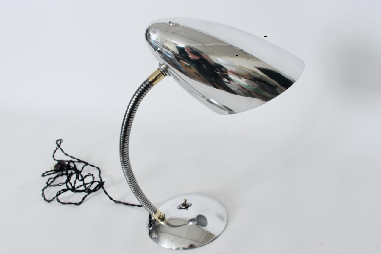 Lampada da scrivania a collo d'oca con paralume a cono in alluminio lucidato di Kurt Versen, C.C. 1950 in vendita 3