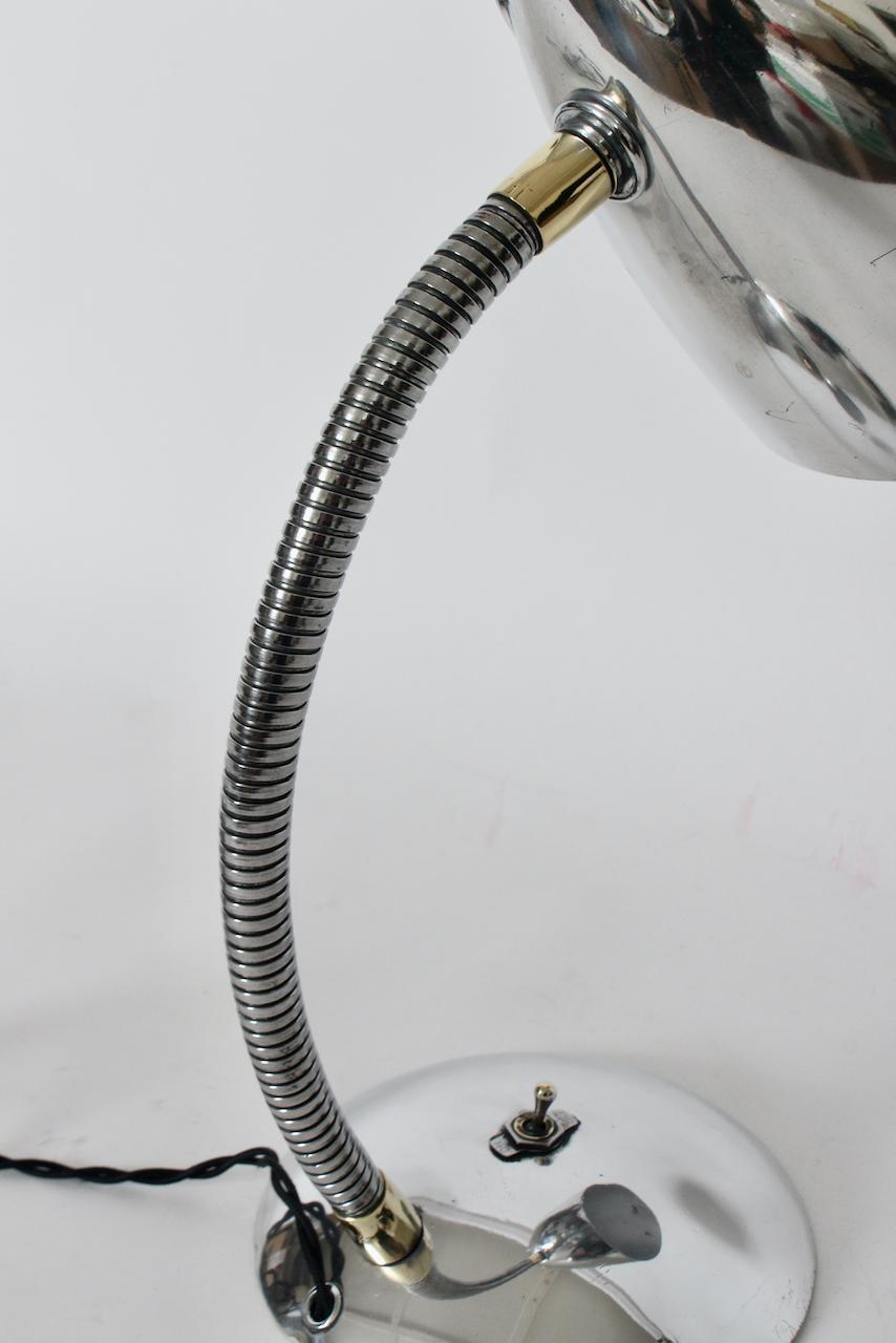 Lampada da scrivania a collo d'oca con paralume a cono in alluminio lucidato di Kurt Versen, C.C. 1950 in vendita 5