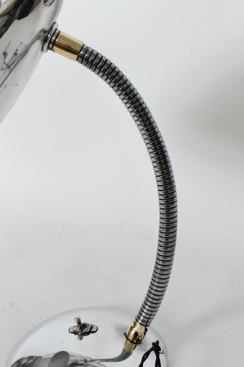 Lampada da scrivania a collo d'oca con paralume a cono in alluminio lucidato di Kurt Versen, C.C. 1950 in vendita 6