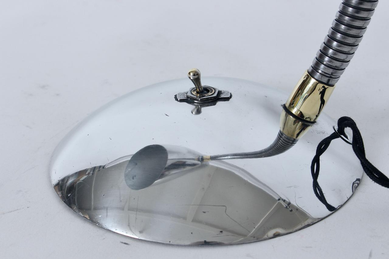 Lampada da scrivania a collo d'oca con paralume a cono in alluminio lucidato di Kurt Versen, C.C. 1950 in vendita 8
