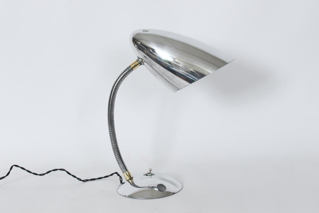 Lampada da scrivania a collo d'oca con paralume a cono in alluminio lucidato di Kurt Versen, C.C. 1950 in vendita 12
