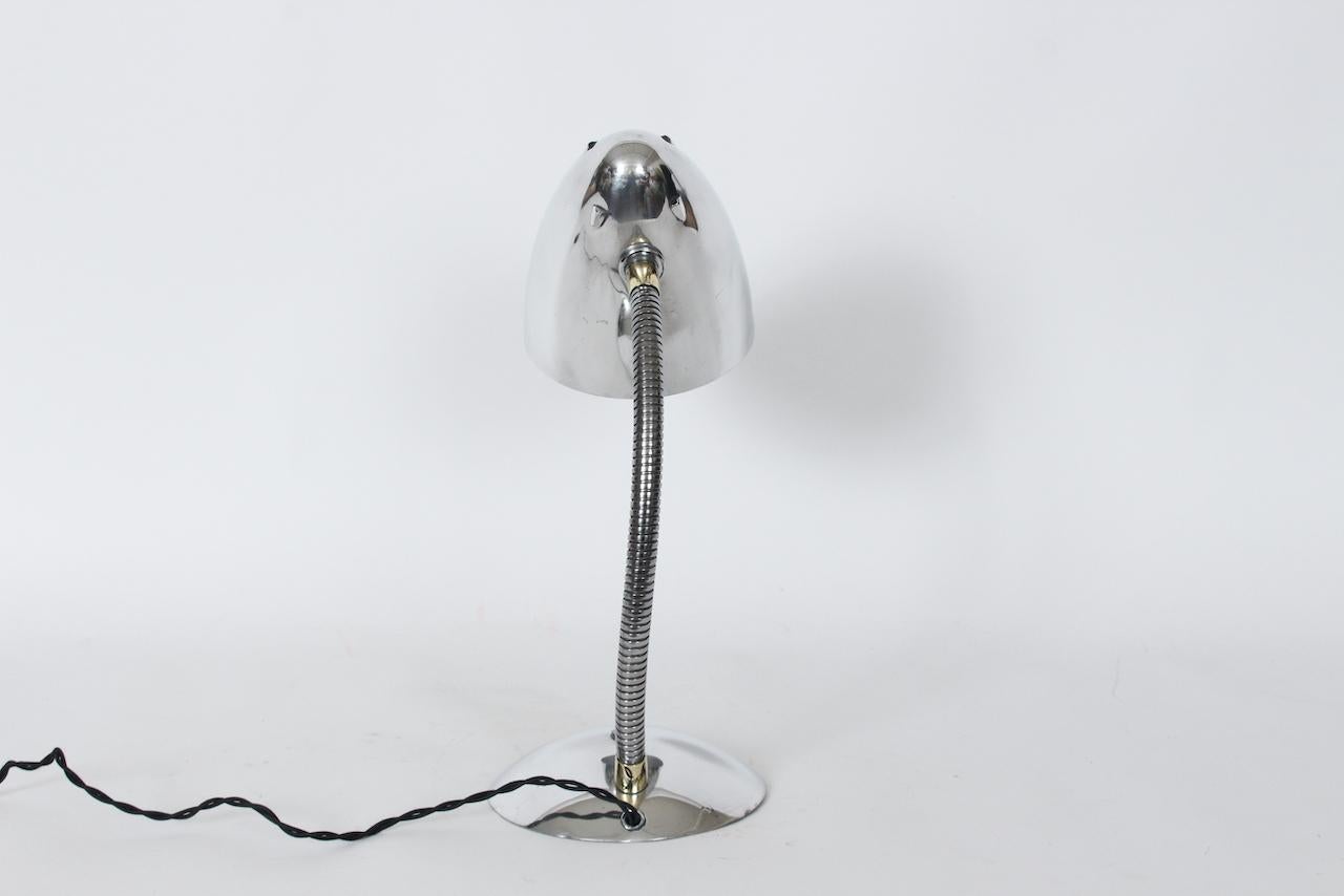 Lampada da scrivania a collo d'oca con paralume a cono in alluminio lucidato di Kurt Versen, C.C. 1950 in vendita 2