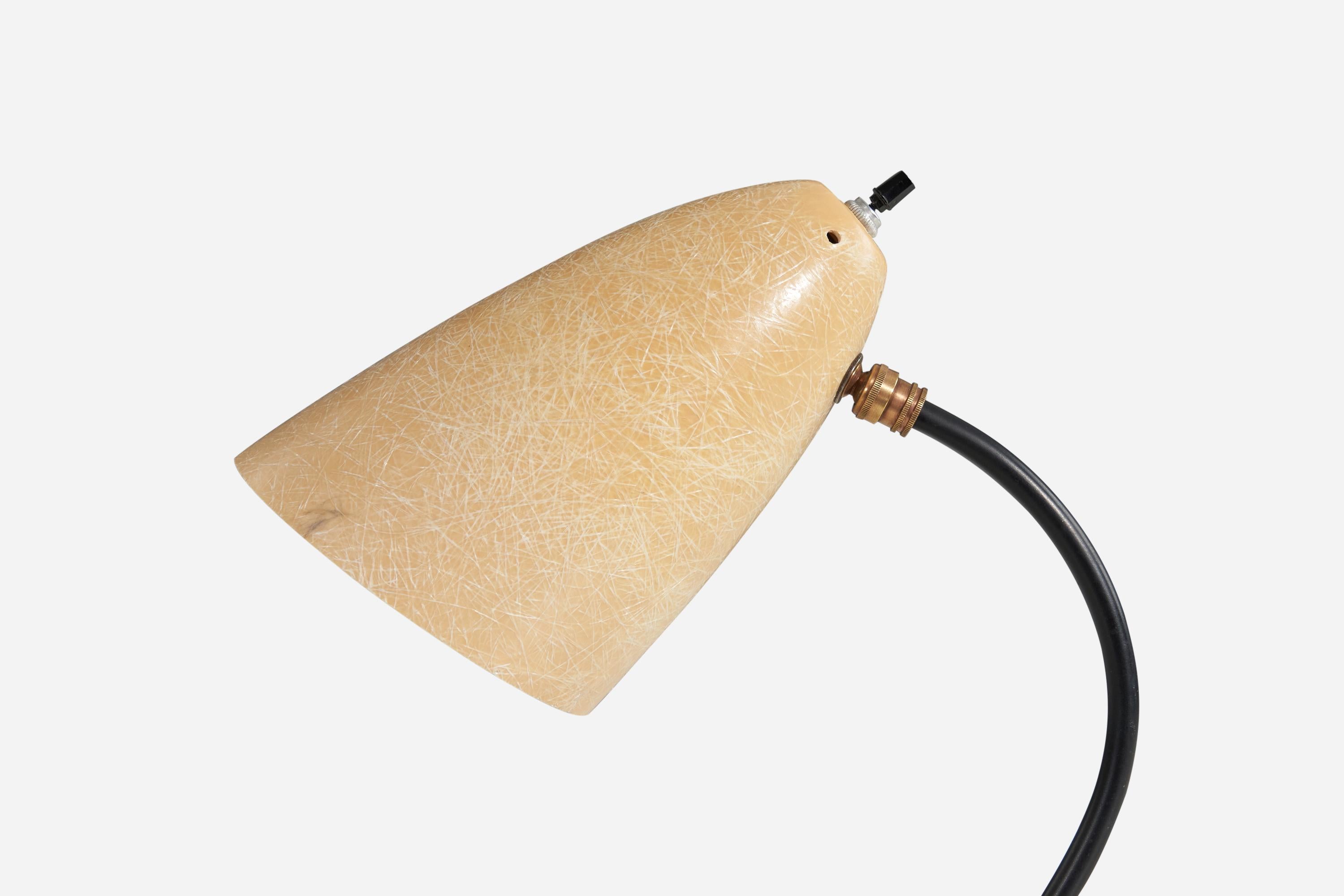 Kurt Versen, Table Lamp, Metal, Brass, Fiberglass, United States, 1950s In Good Condition For Sale In High Point, NC