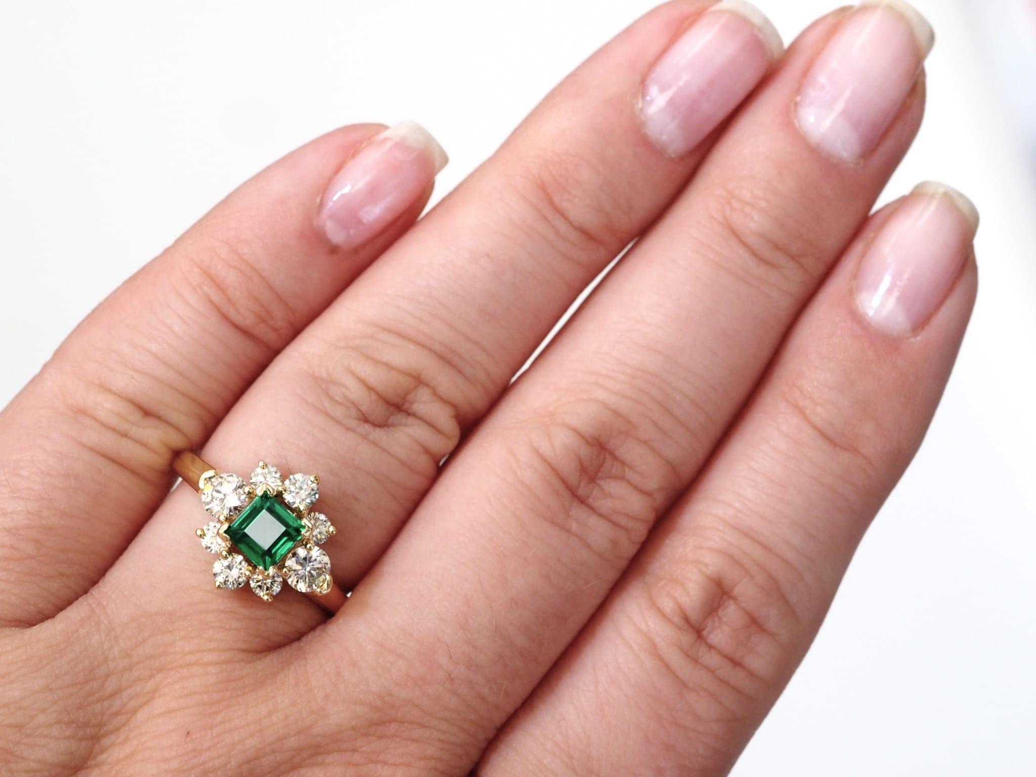Kurt Wayne Designer signierter Ring aus 18 Karat Gelbgold mit 0,90 Karat Smaragd und 0,92 Karat Diamant im Angebot 2