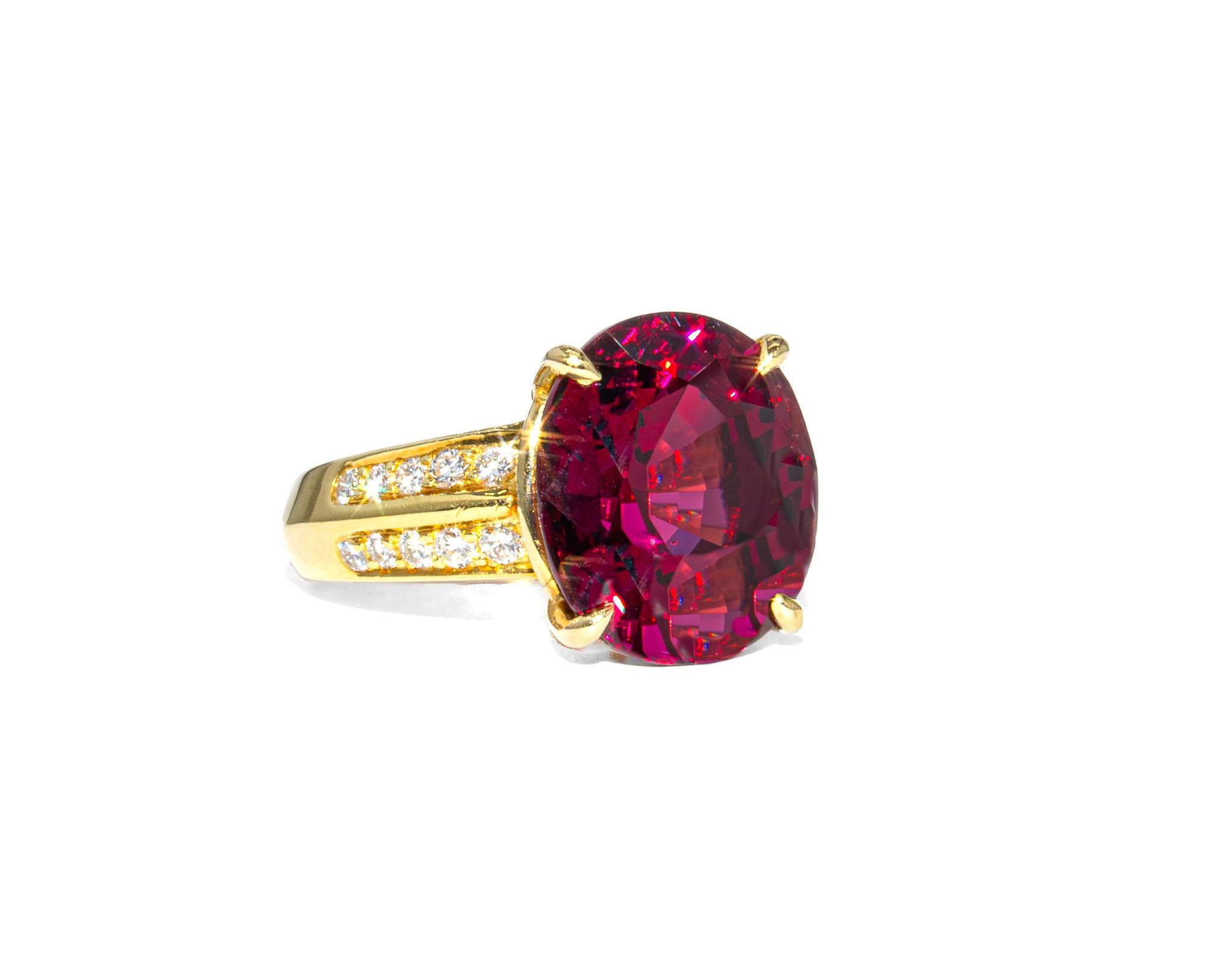Contemporary Kurt Wayne 11.42 Carat Oval Rhodolite Garnet and Diamond Cocktail Ring For Sale