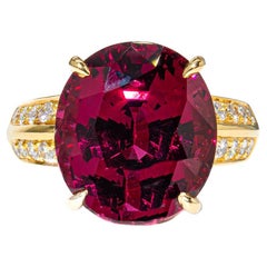 Anillo de cóctel Kurt Wayne de granate rodolita oval de 11,42 quilates y diamantes