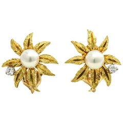 Kurt Wayne 18 Karat Yellow Gold Diamond Pearl Flower Clip-On Stud Earrings