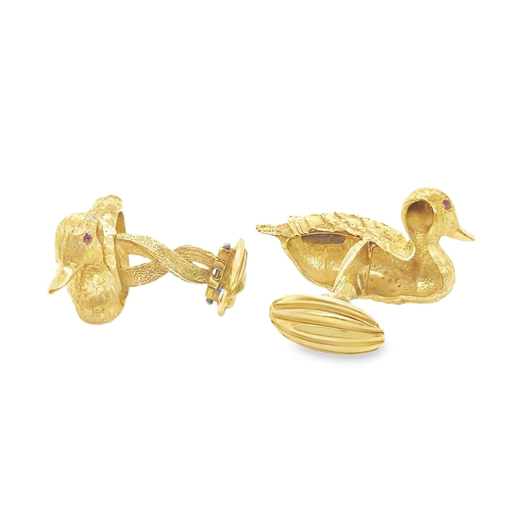 Contemporaneo Gemelli da uomo Kurt Wayne in oro giallo 18 carati con anatroccolo e gemme di rubino in vendita