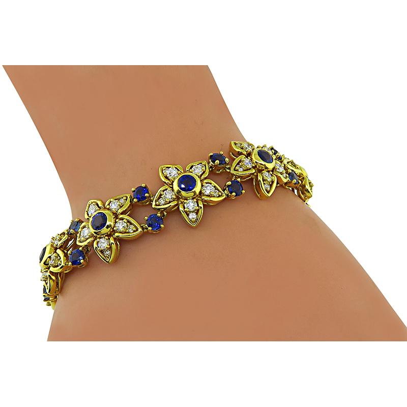 Voici un élégant ensemble collier, bracelet et boucles d'oreilles en or jaune 18 carats de Kurt Wayne. L'ensemble comprend des diamants ronds étincelants qui pèsent environ 25.00 ct. La couleur de ces diamants est F et leur pureté VS. Les diamants