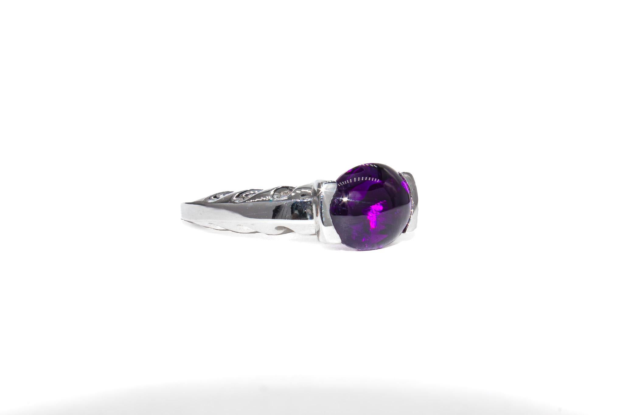 Contemporary Kurt Wayne 3.17 Carat Amethyst Cabochon Cocktail Ring For Sale