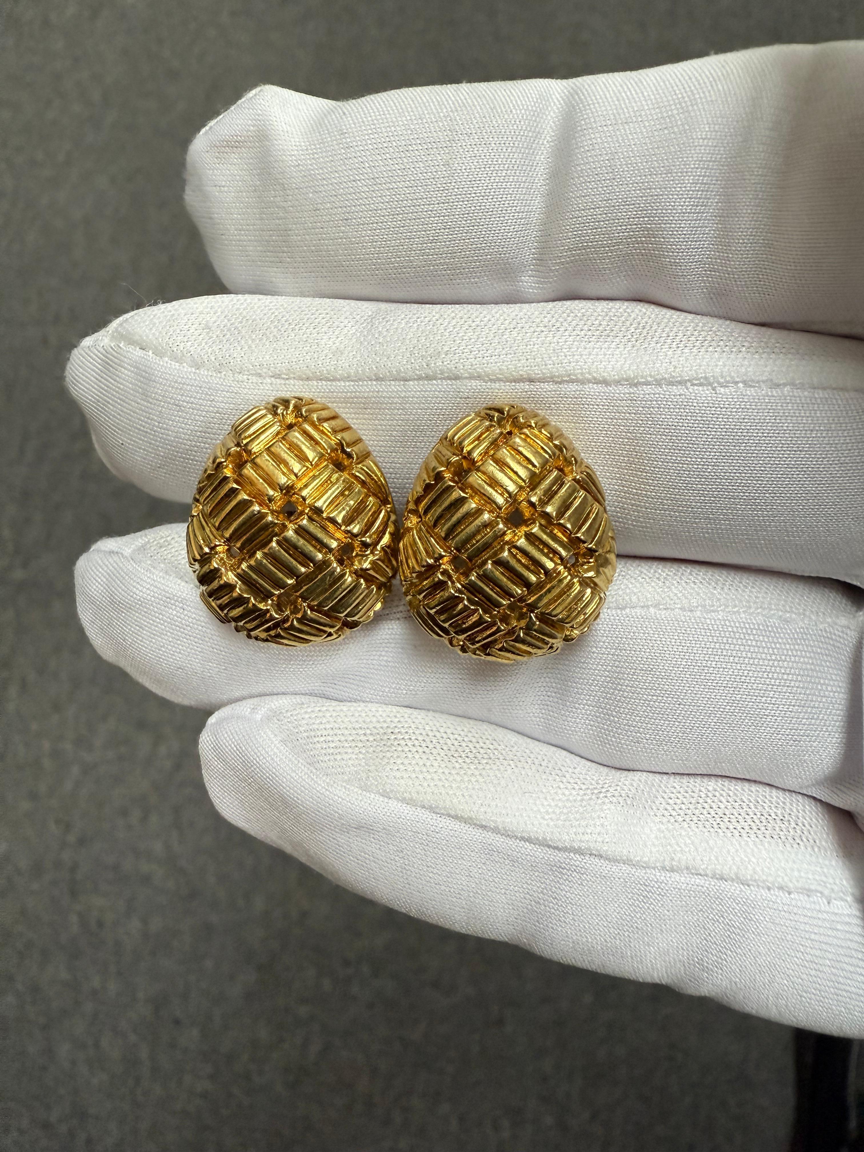 Kurt Wayne Basket Weave 18k Yellow Gold Clip On Earrings For Sale 5