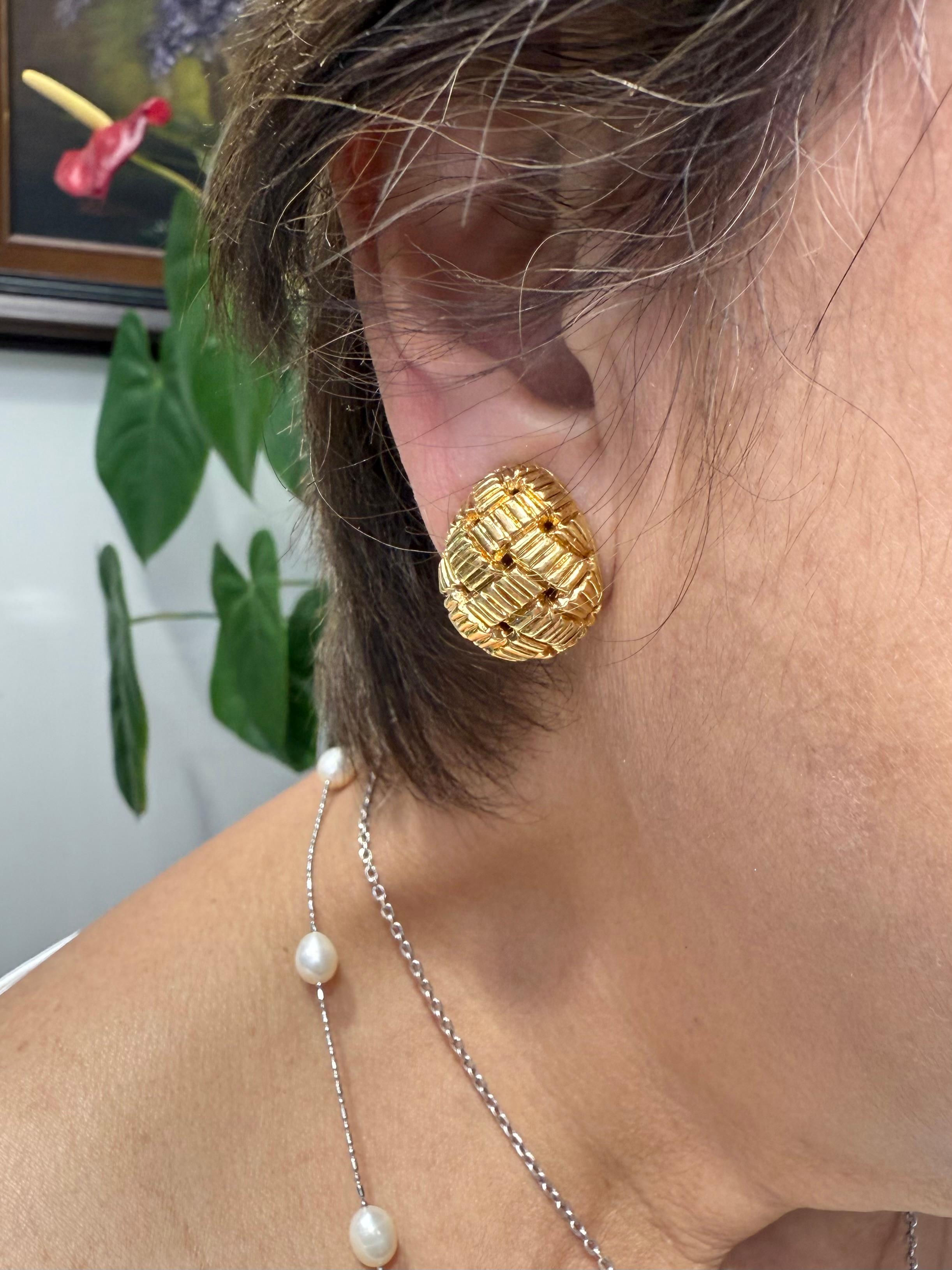 Modern Kurt Wayne Basket Weave 18k Yellow Gold Clip On Earrings For Sale