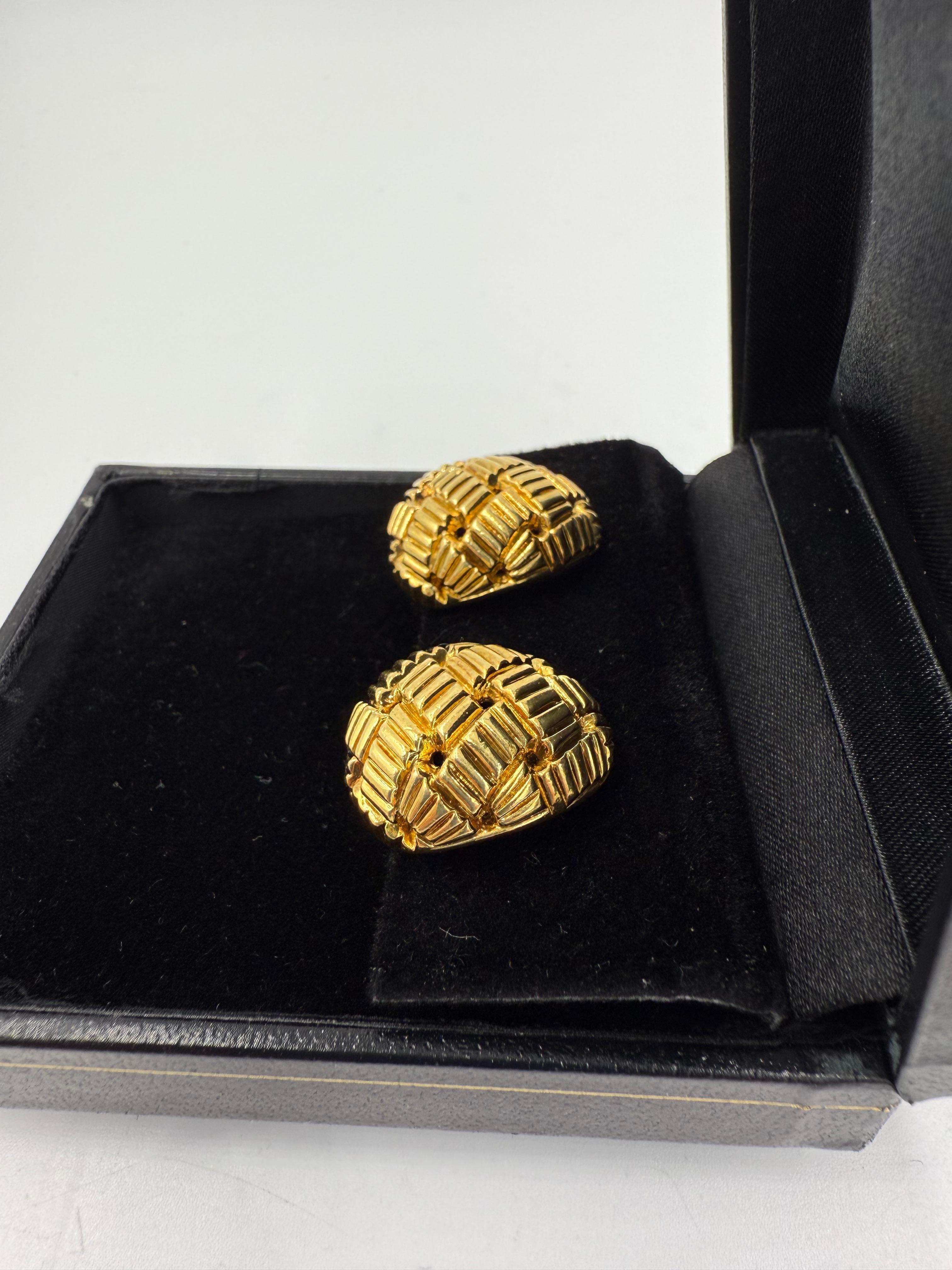 Women's or Men's Kurt Wayne Basket Weave 18k Yellow Gold Clip On Earrings For Sale