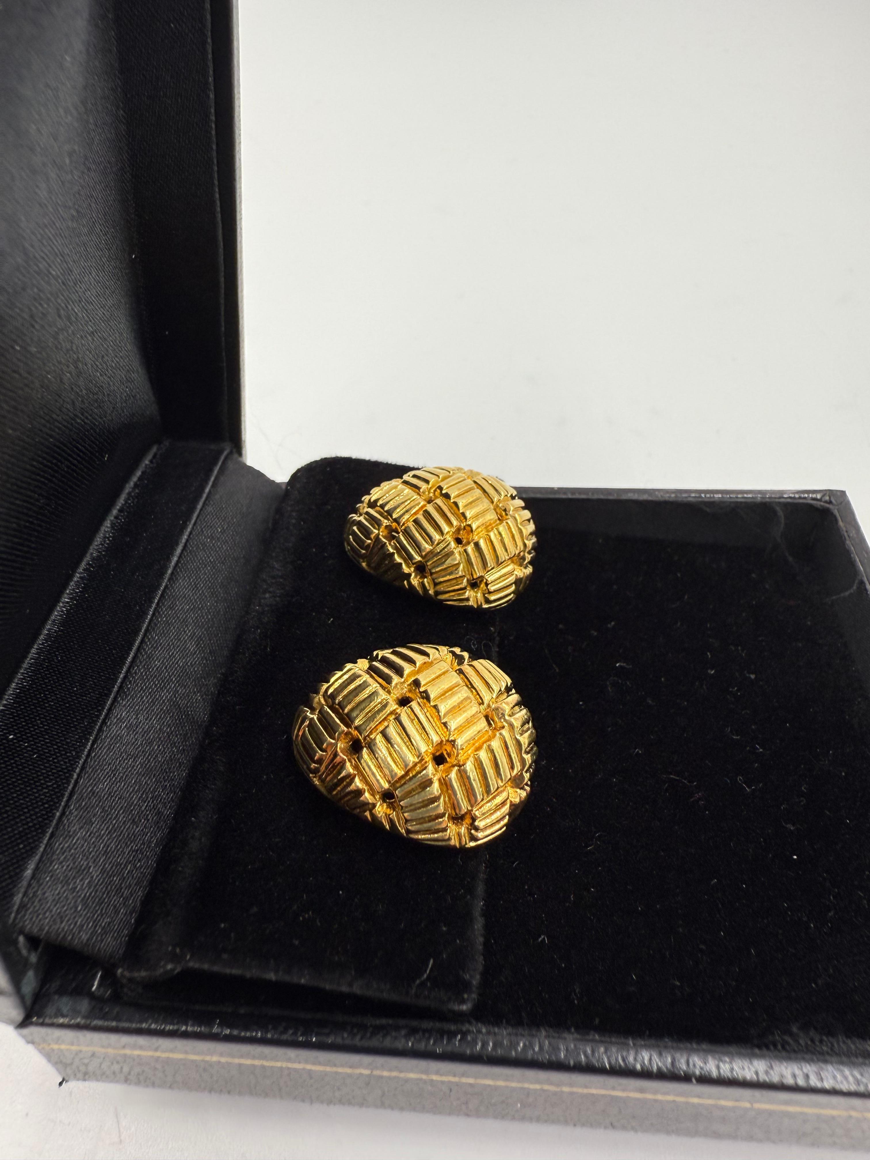 Kurt Wayne Basket Weave 18k Yellow Gold Clip On Earrings For Sale 1