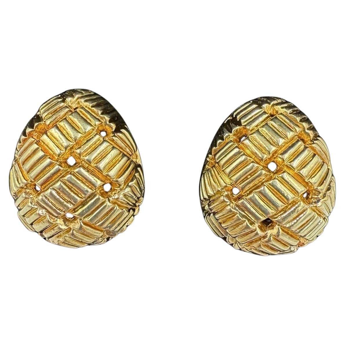 Kurt Wayne Basket Weave 18k Yellow Gold Clip On Earrings For Sale