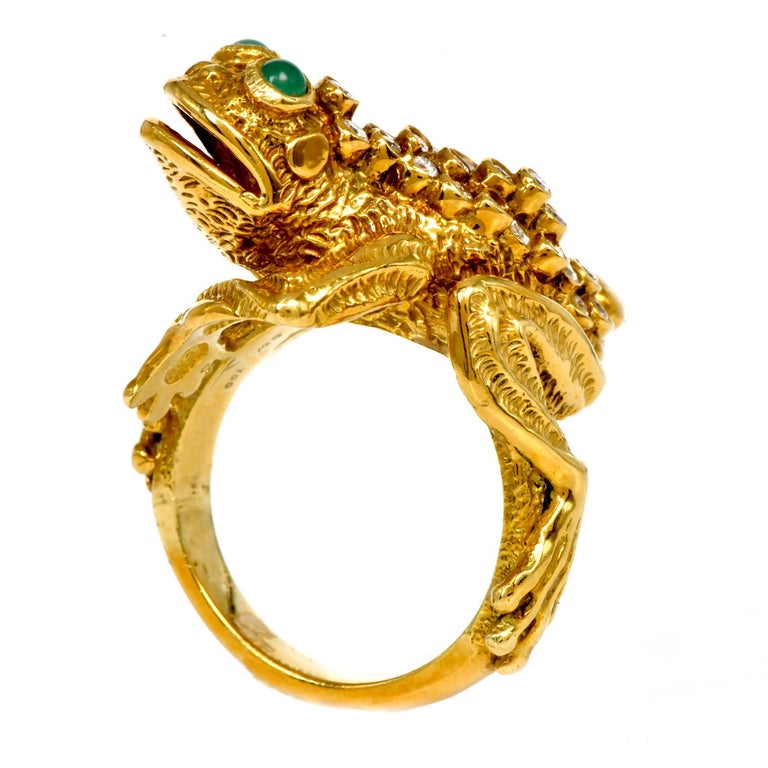 This frog inspired ring from Famous American designer Kurt Wyne is for nature lovers, 

Crafted in solid 18K yellow gold, topped by (24) high grade round cut diamonds, bezel-set, weighing approximately 0.60carats (F-G color and