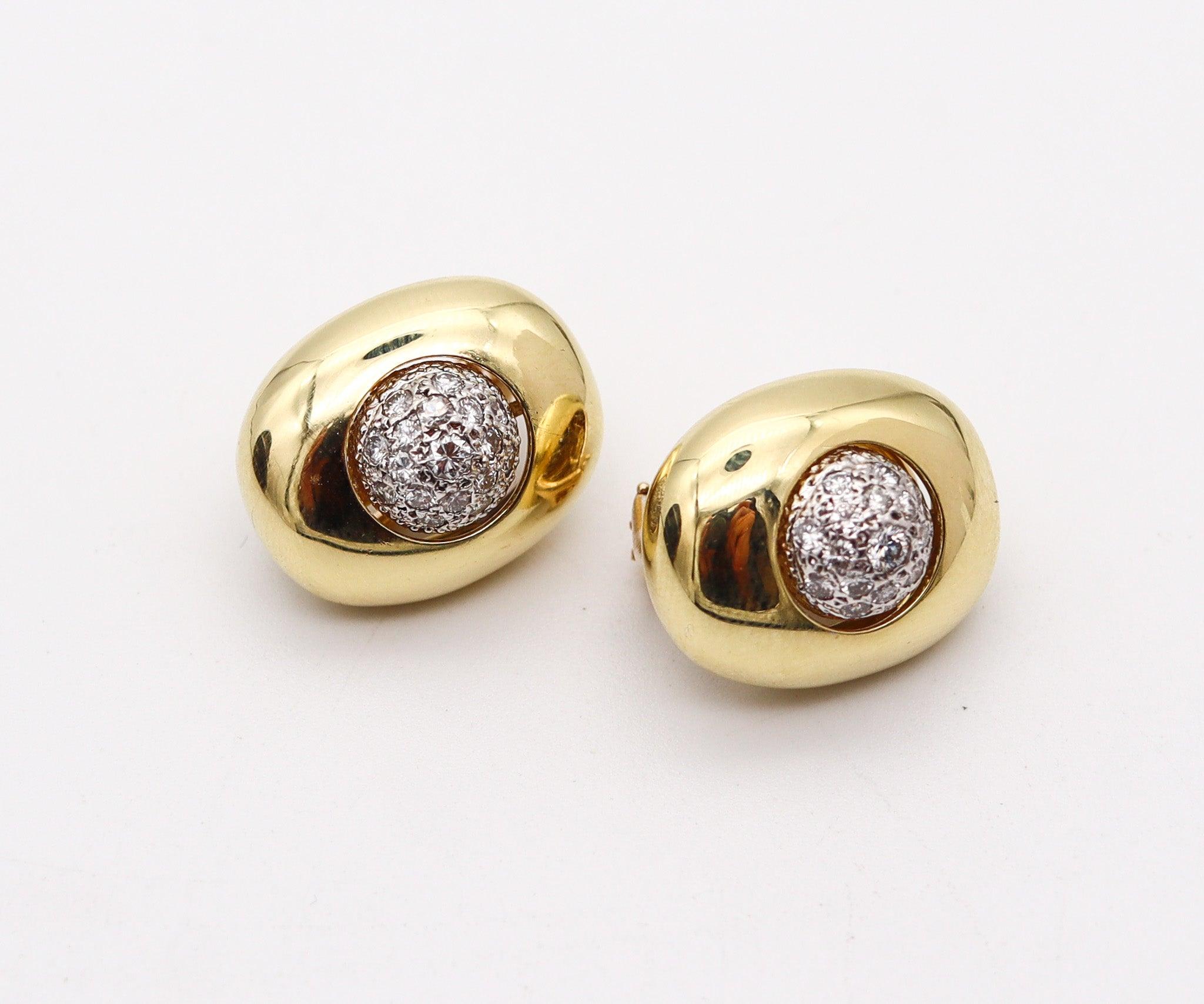 KURT WAYNE Modernist Two Tones Earrings In 18Kt Yellow Gold With VS Diamonds In Excellent Condition In Miami, FL