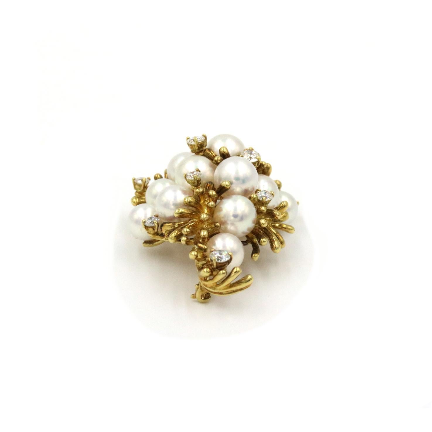 Kurt Wayne Pin/Brooch in 18K Yellow Gold with 9 Diamonds 1.20 CTW And Pearls In Good Condition For Sale In Naples, FL