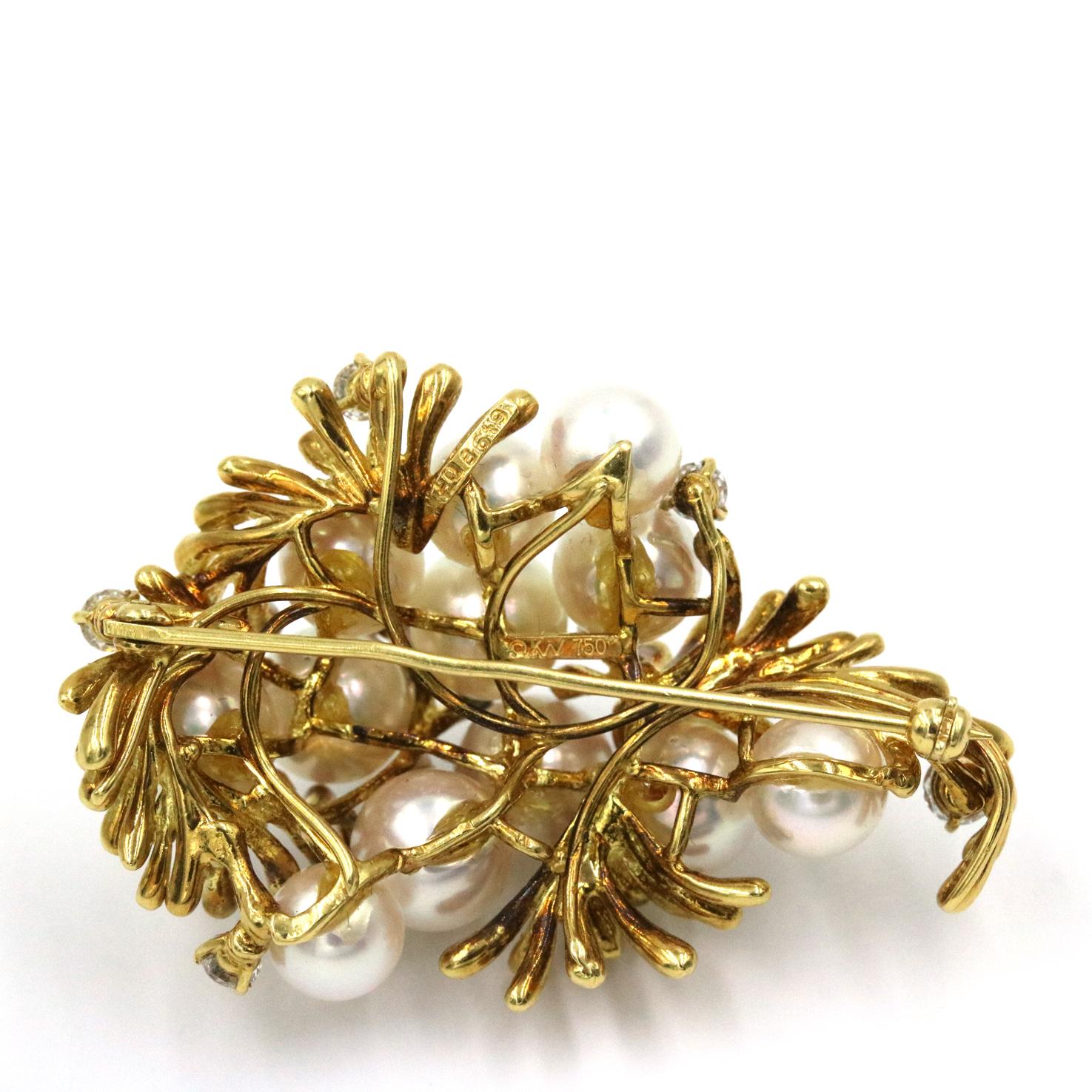Kurt Wayne Pin/Brooch in 18K Yellow Gold with 9 Diamonds 1.20 CTW And Pearls For Sale 3