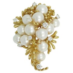 Kurt Wayne Pin/Brooch in 18K Yellow Gold with 9 Diamonds 1.20 CTW And Pearls