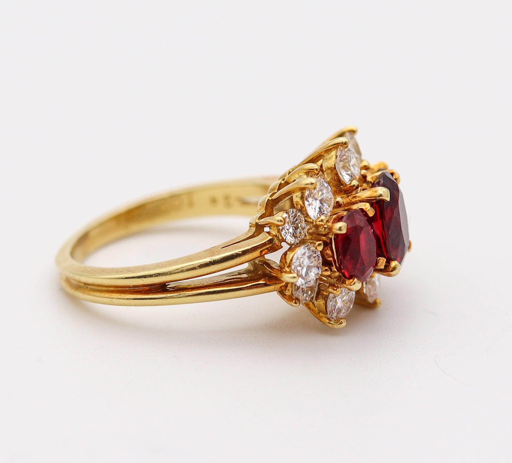 KURT WAYNE Ring in 18Kt Gelbgold mit 4,22 Ctw Vivid Rubinen und Diamanten (Modernistisch) im Angebot