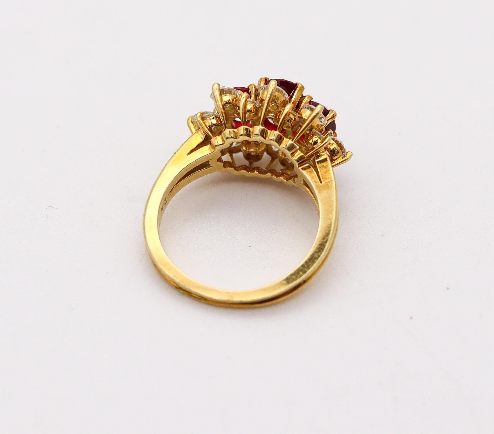 KURT WAYNE Ring in 18Kt Gelbgold mit 4,22 Ctw Vivid Rubinen und Diamanten im Zustand „Hervorragend“ im Angebot in Miami, FL