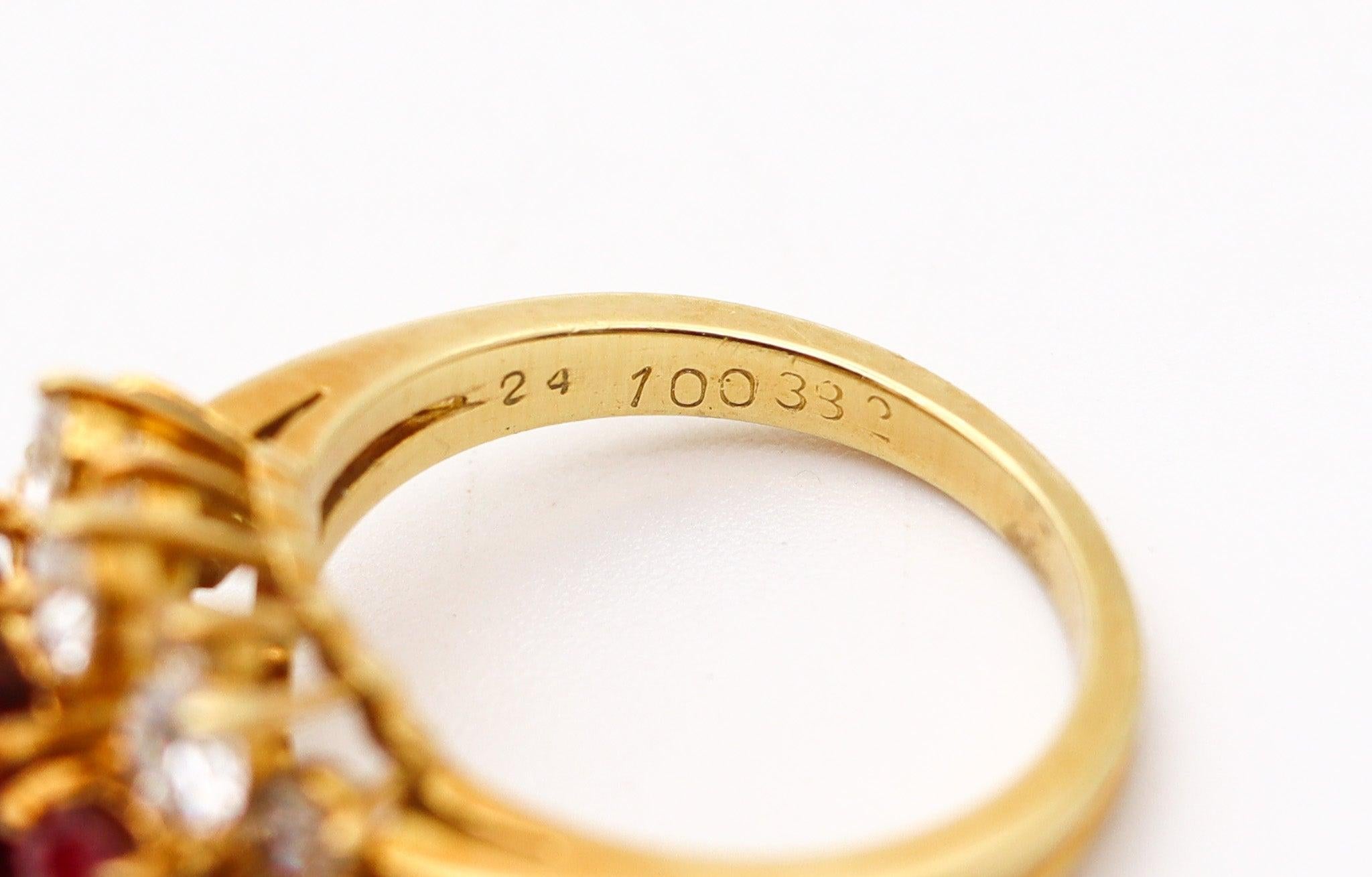 KURT WAYNE Ring in 18Kt Gelbgold mit 4,22 Ctw Vivid Rubinen und Diamanten Damen im Angebot