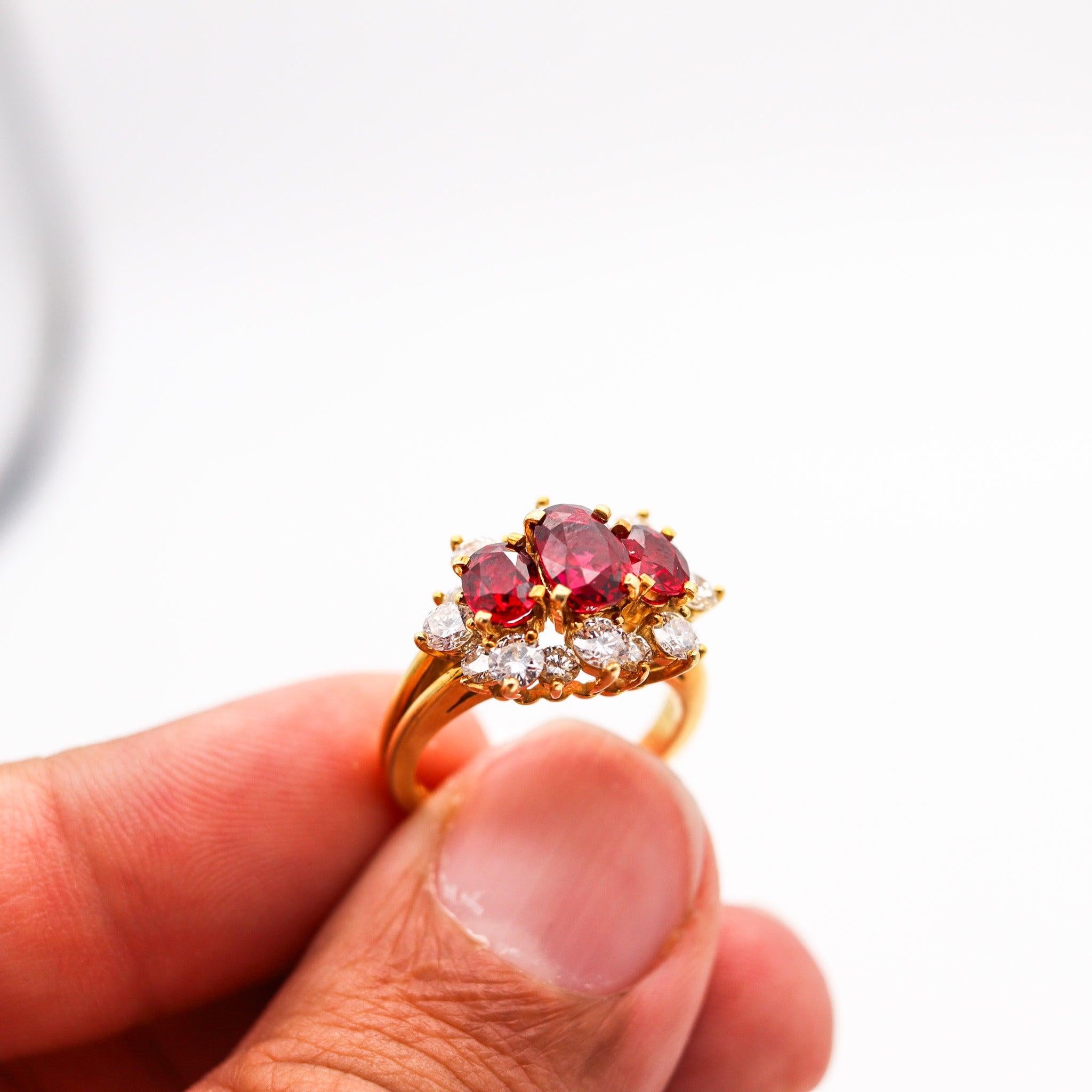 KURT WAYNE Ring in 18Kt Gelbgold mit 4,22 Ctw Vivid Rubinen und Diamanten im Angebot 2